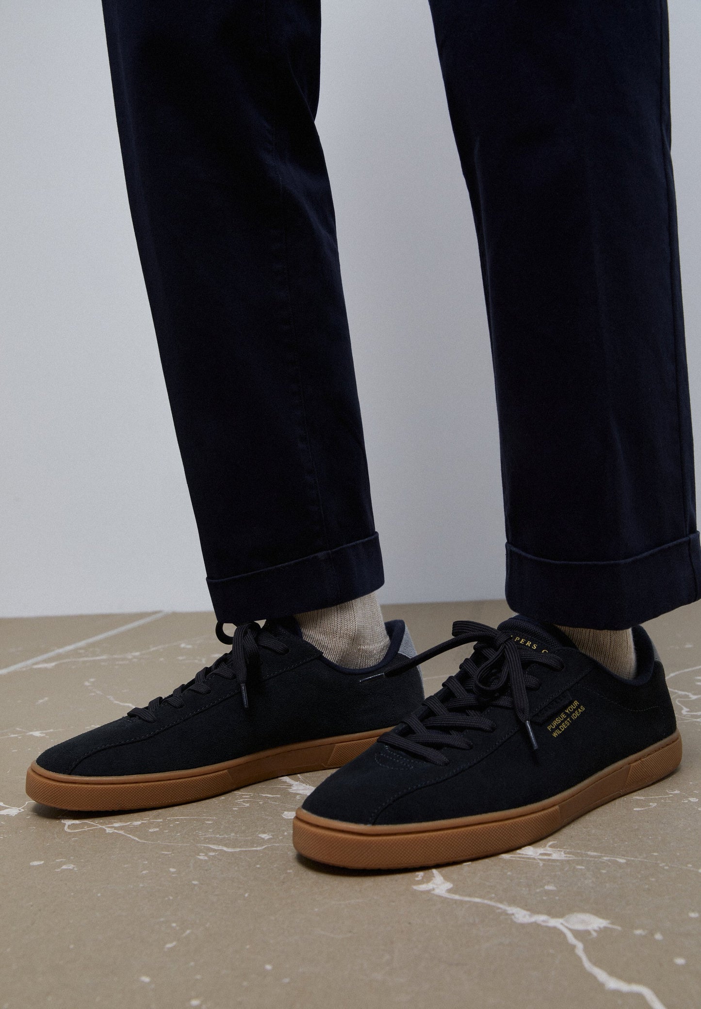 SAPATILHAS BAIXAS EM CAMURÇA