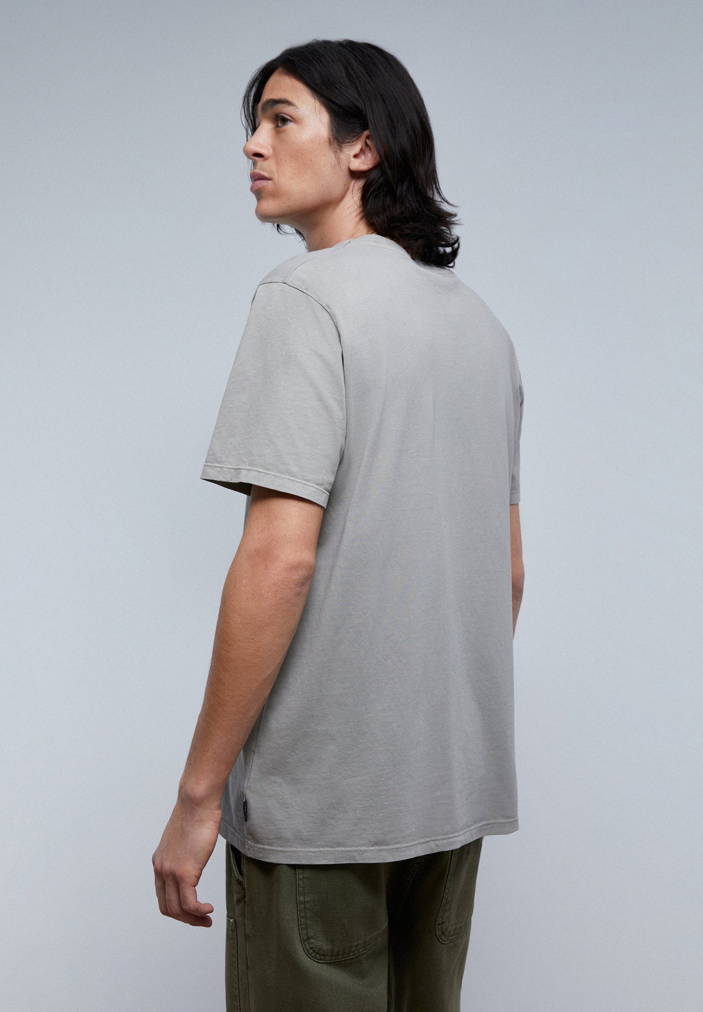 T-SHIRT COM PADRÃO FRONTAL E MENSAGEM