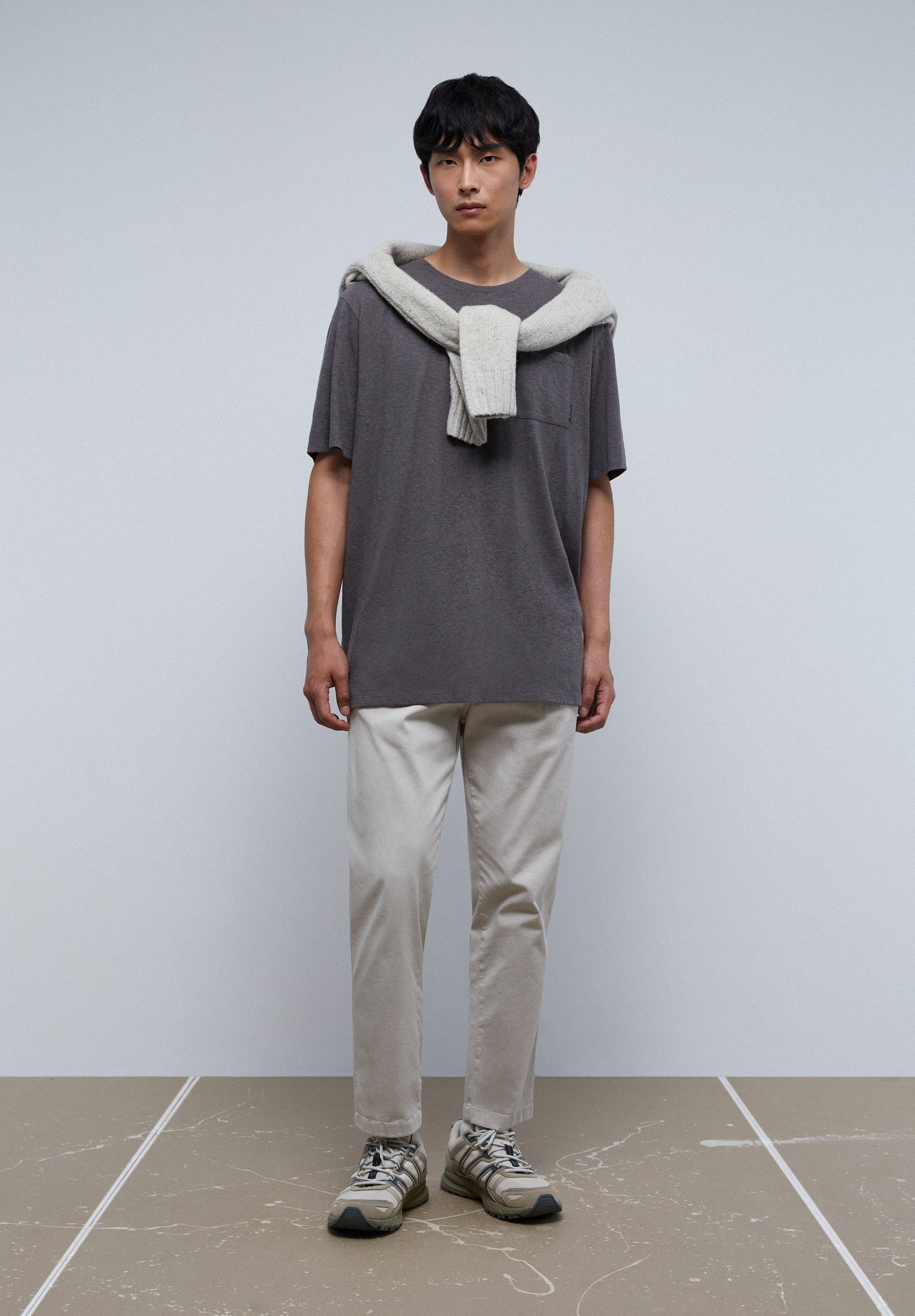 T-SHIRT RÚSTICA COM BOLSO