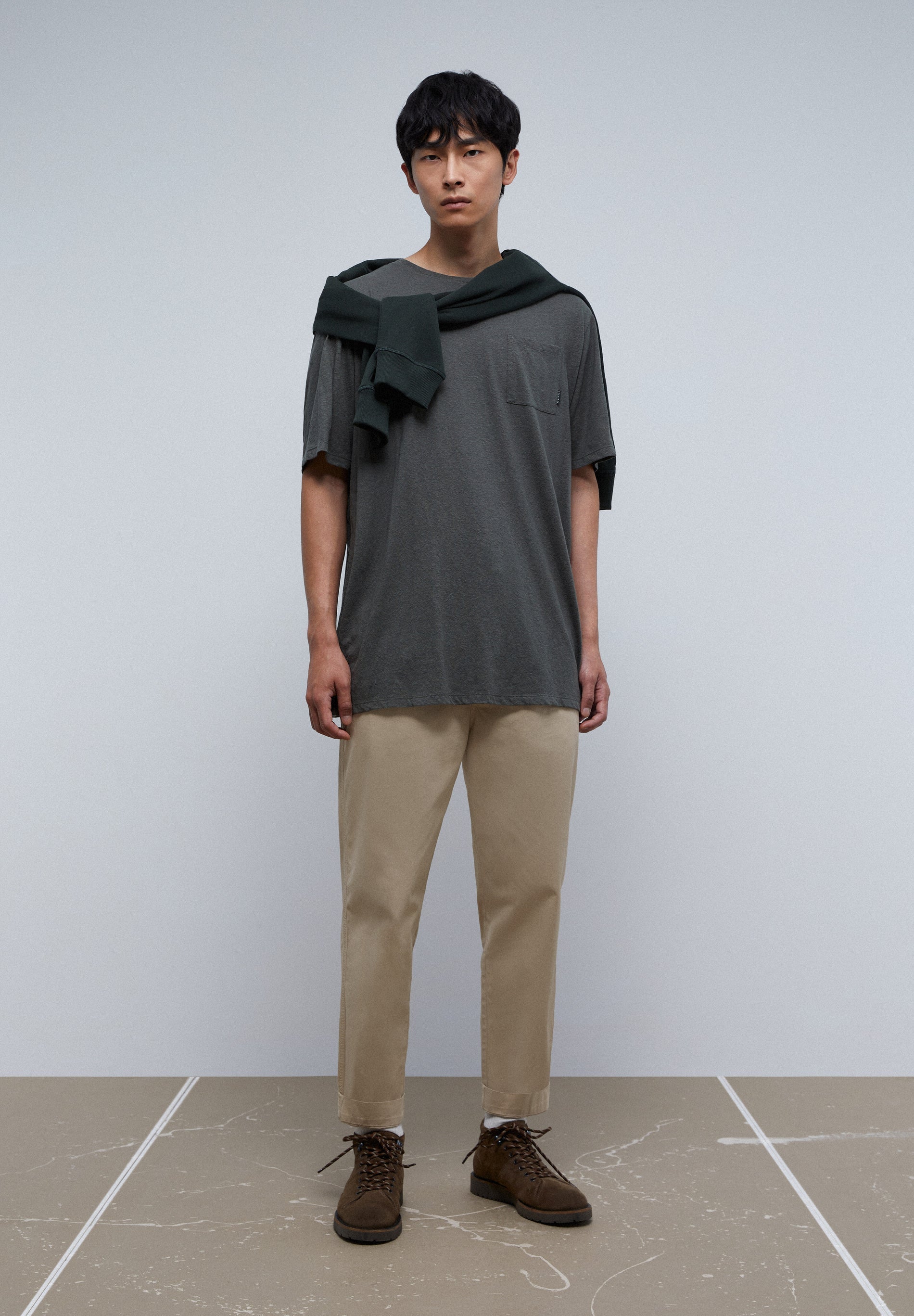 T-SHIRT RÚSTICA COM BOLSO