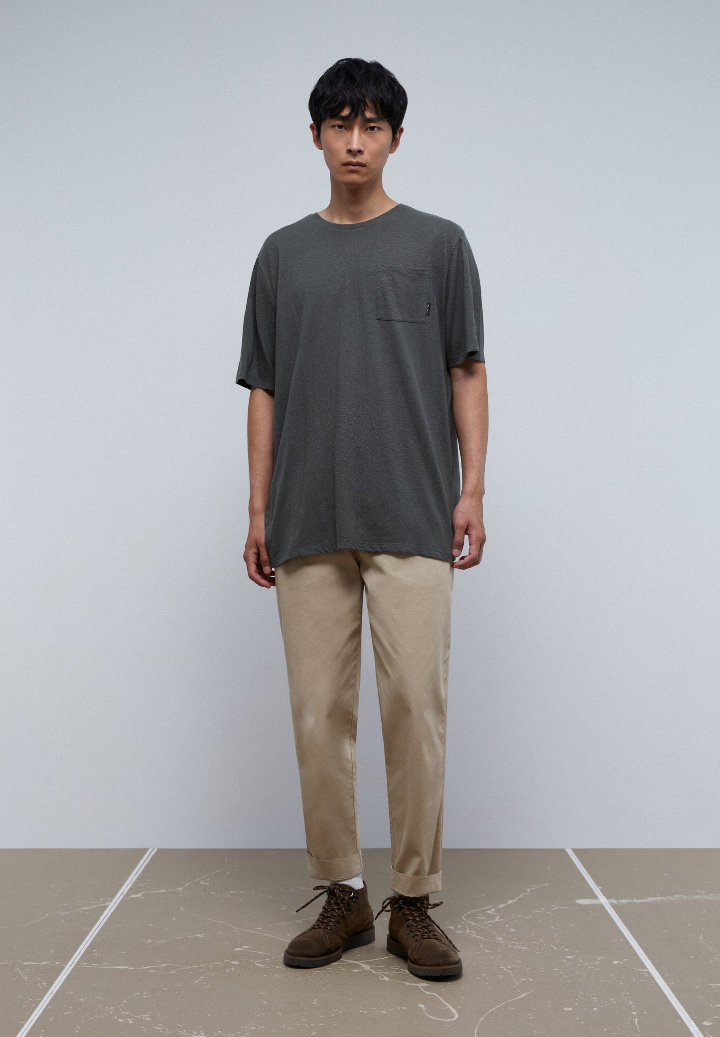 T-SHIRT RÚSTICA COM BOLSO