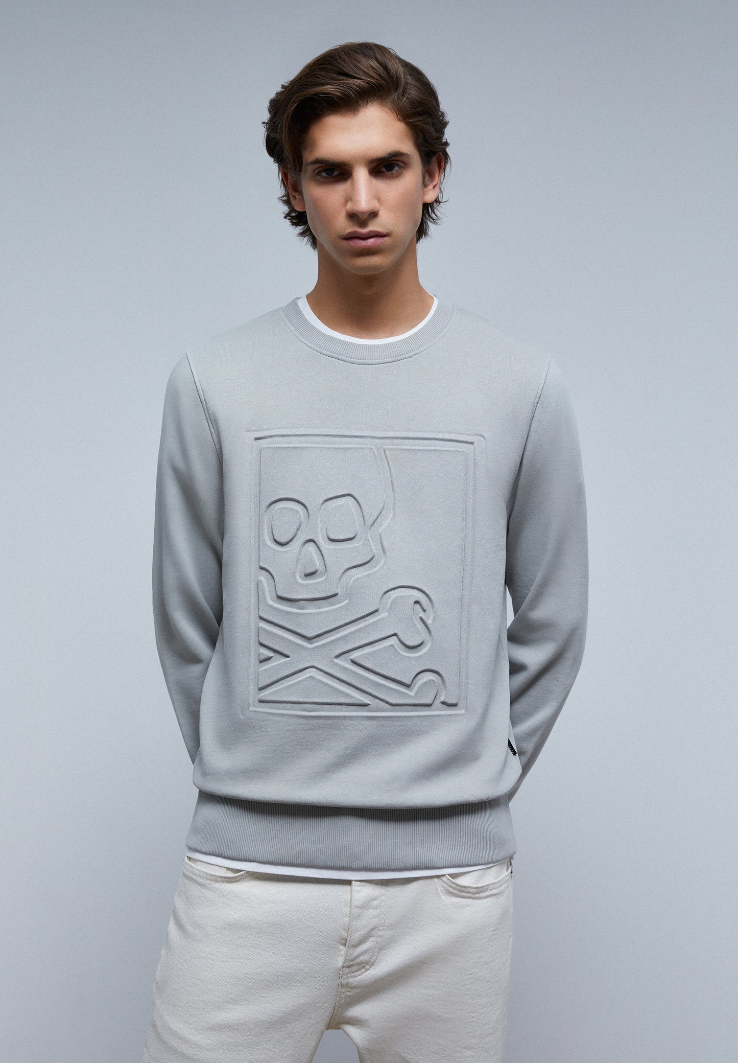 SWEATSHIRT COM SKULL EM RELEVO