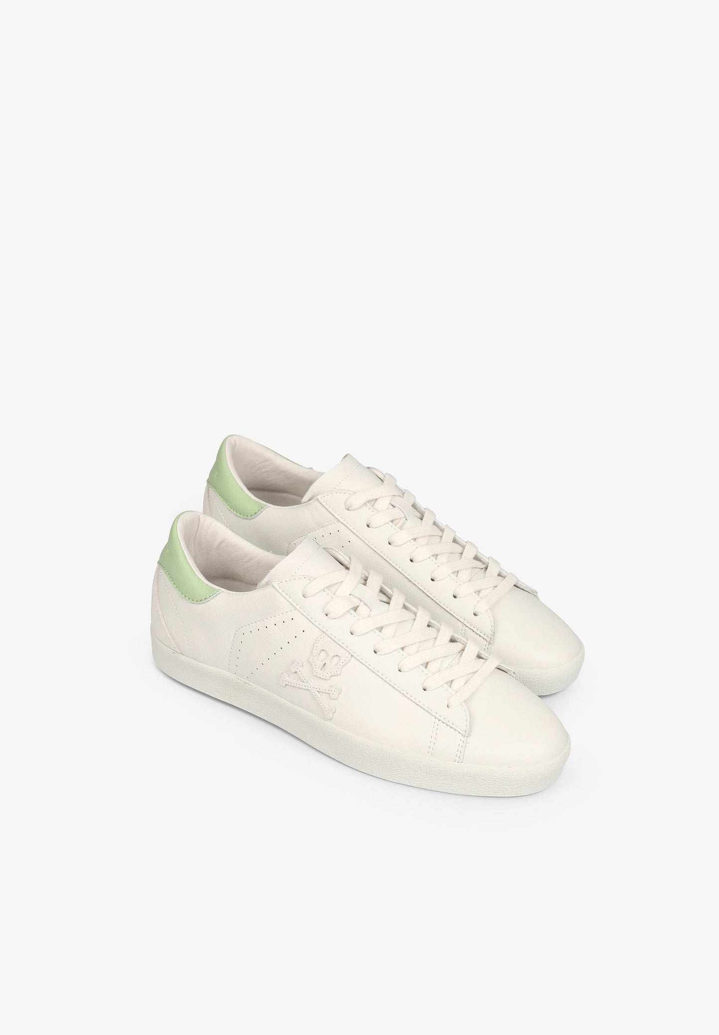 SAPATILHAS BAIXAS COM PORMENOR NO CALCANHAR