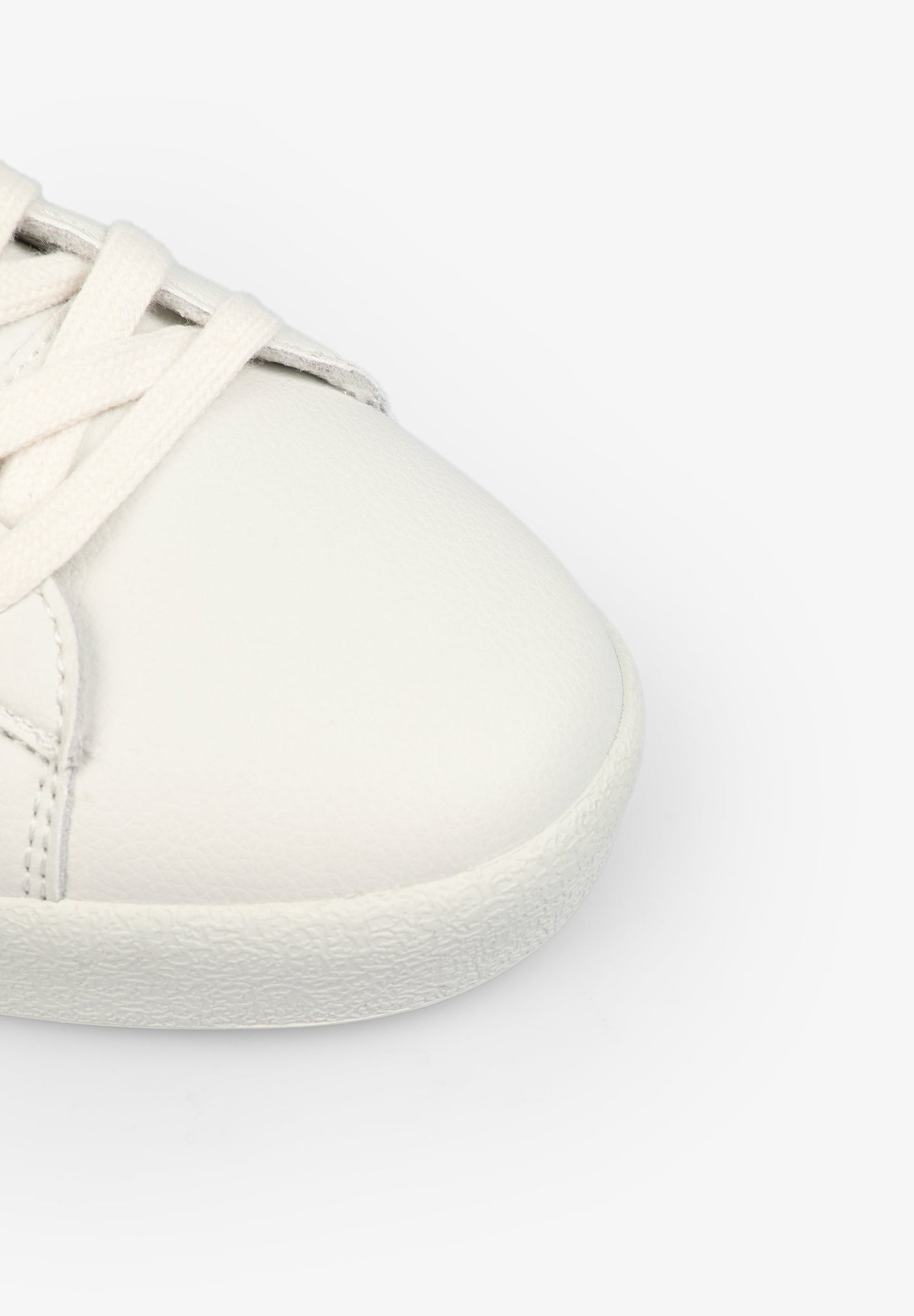 SAPATILHAS BAIXAS COM PORMENOR NO CALCANHAR