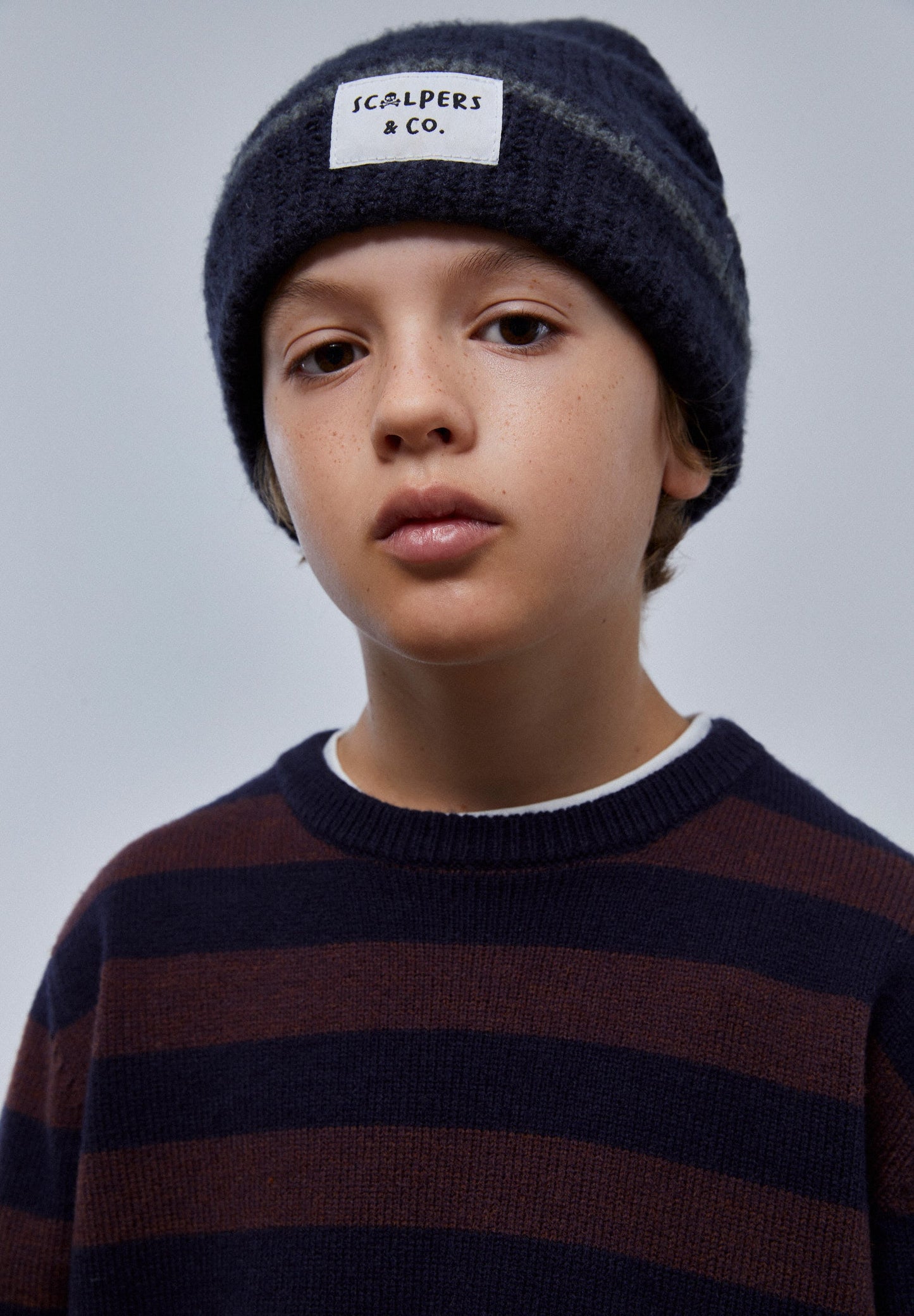 SWEATER DE MALHA ÀS RISCAS