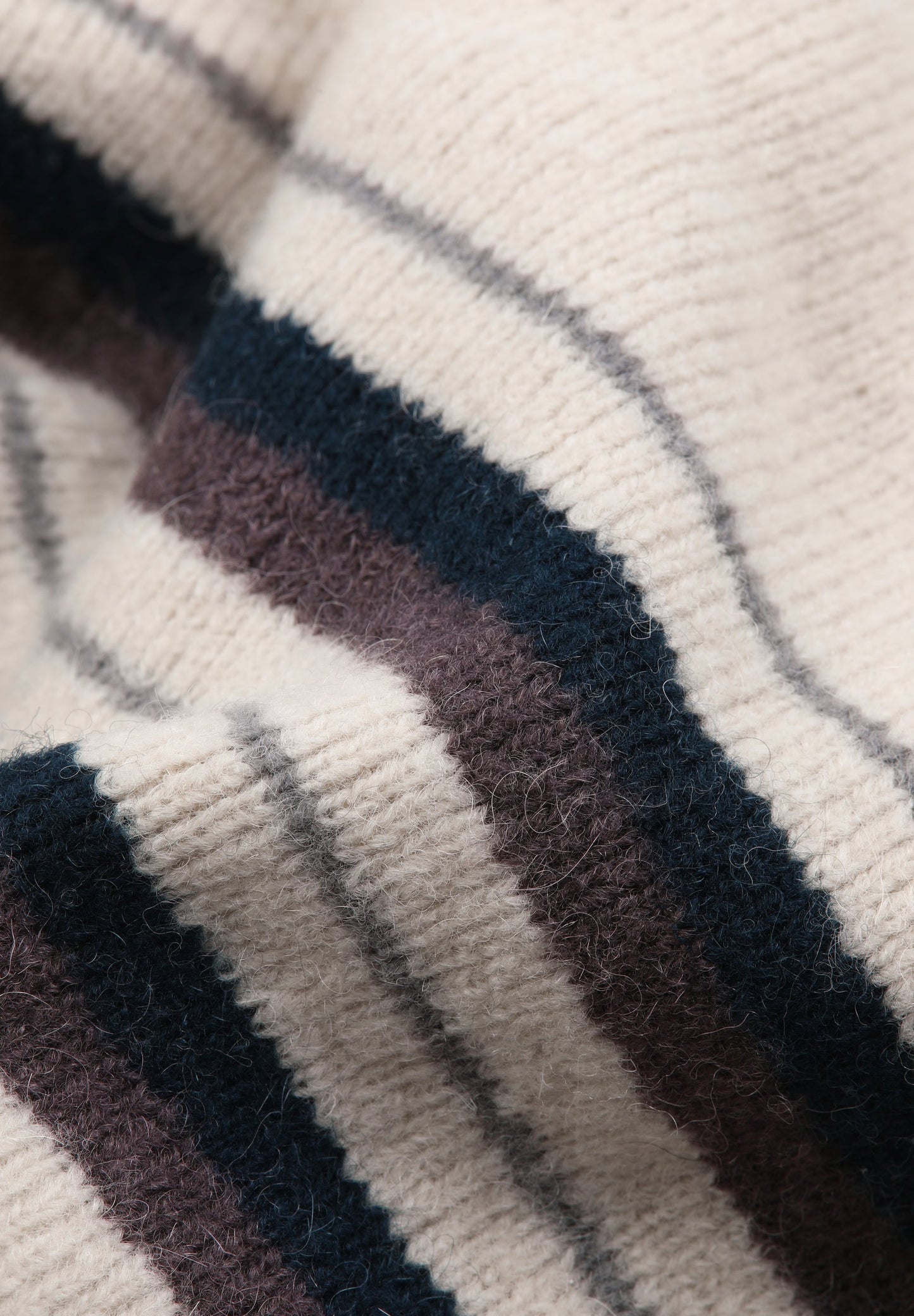 CACHECOL DE MALHA COM RISCAS BICOLOR