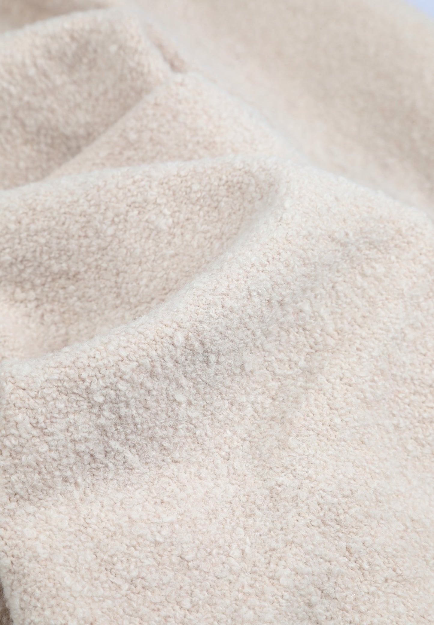 CACHECOL COM PORMENOR DE ACABAMENTO