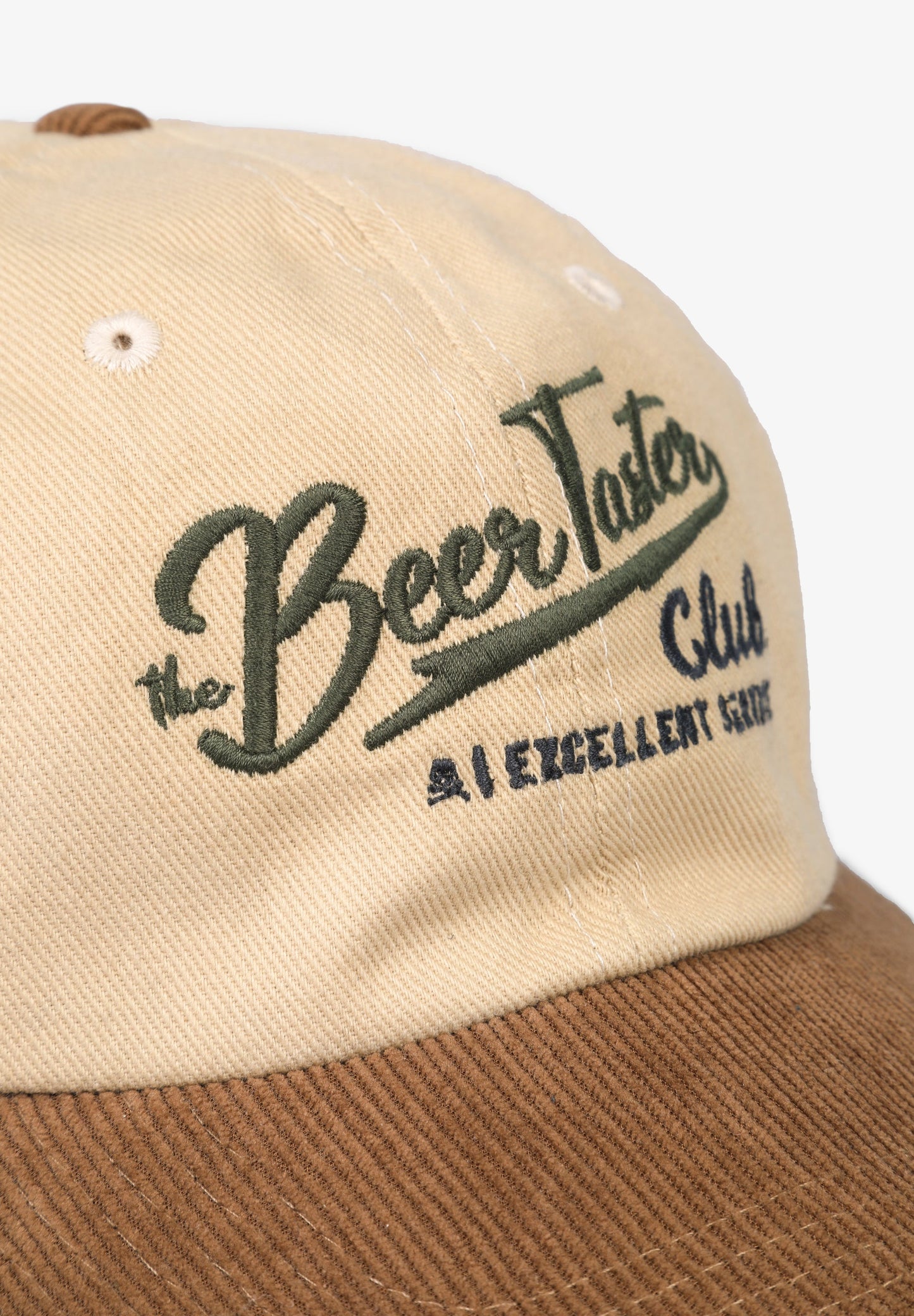 BONÉ COM PORMENORES EM BOMBAZINA