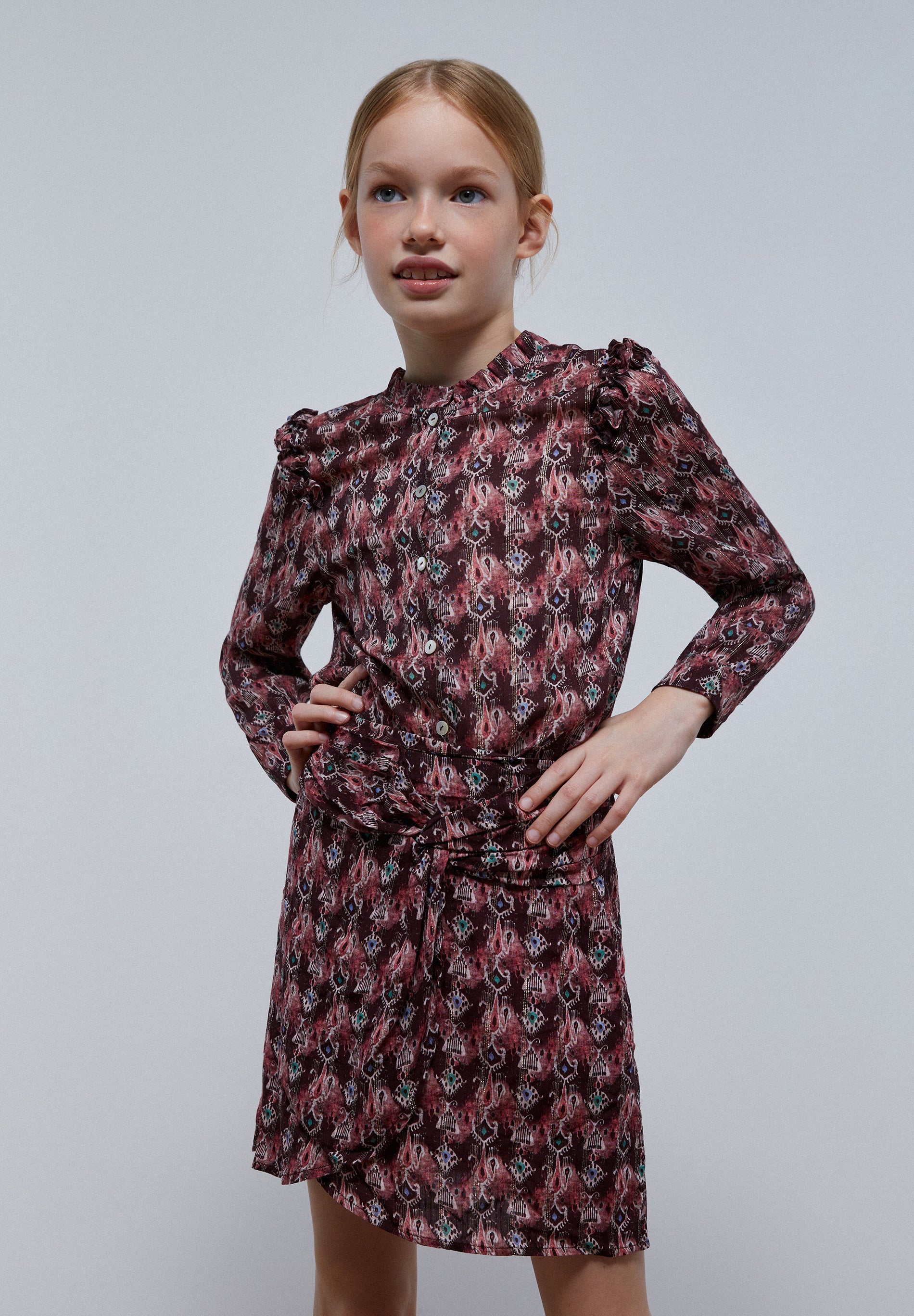 BLUSA COM PADRÃO E FOLHO