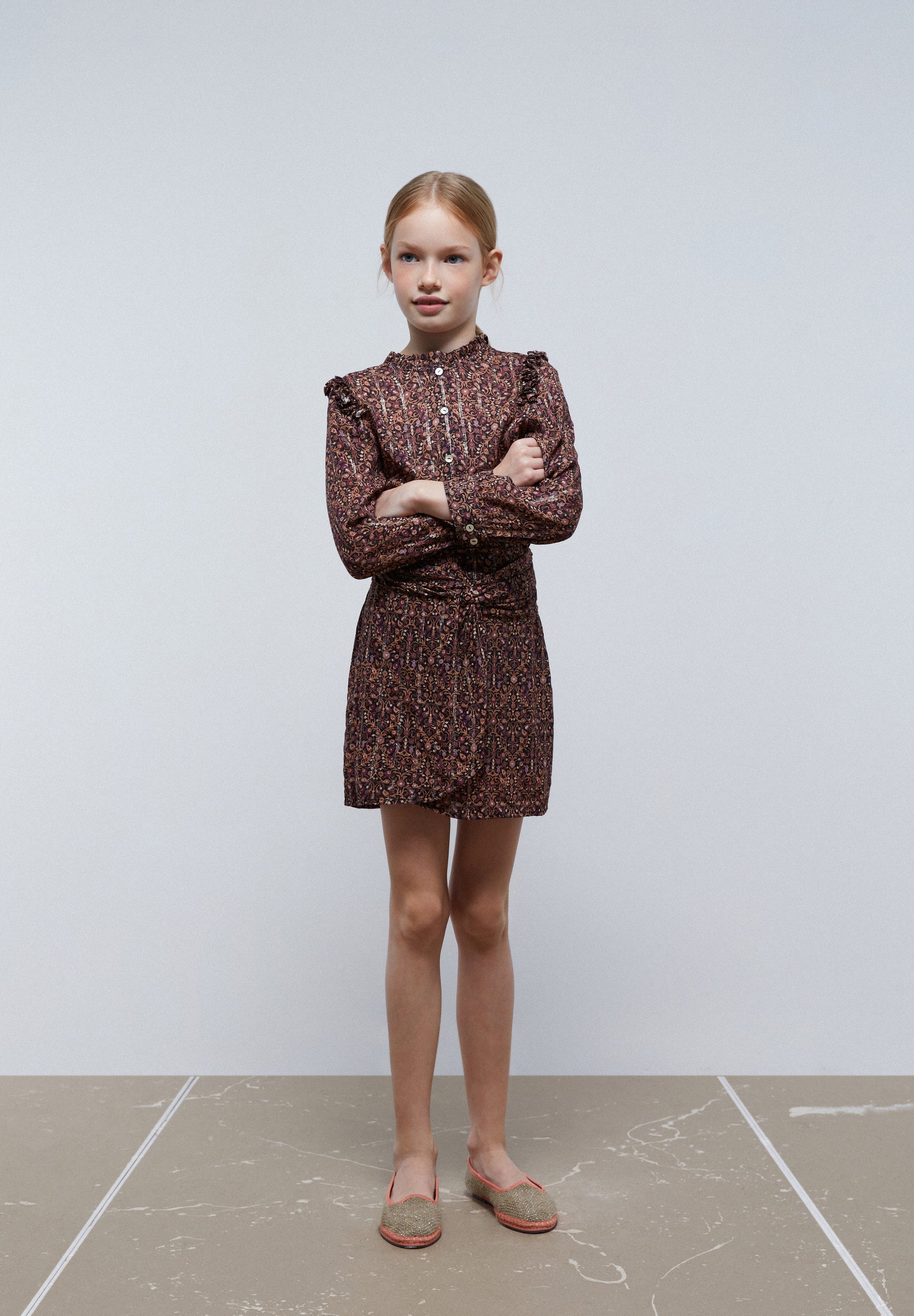 BLUSA COM PADRÃO E FOLHO