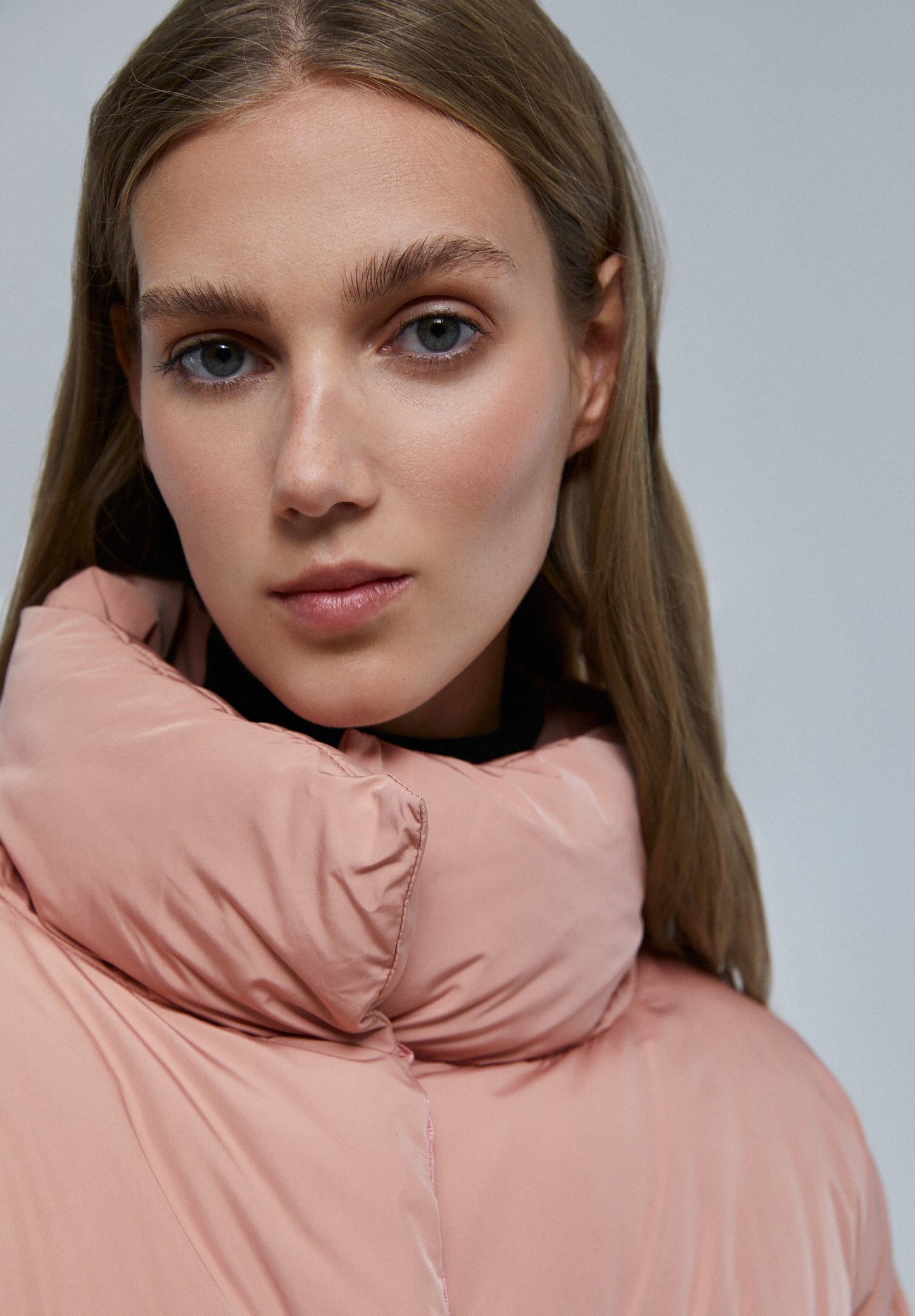 CASACO ACOLCHOADO COM GOLA SUBIDA