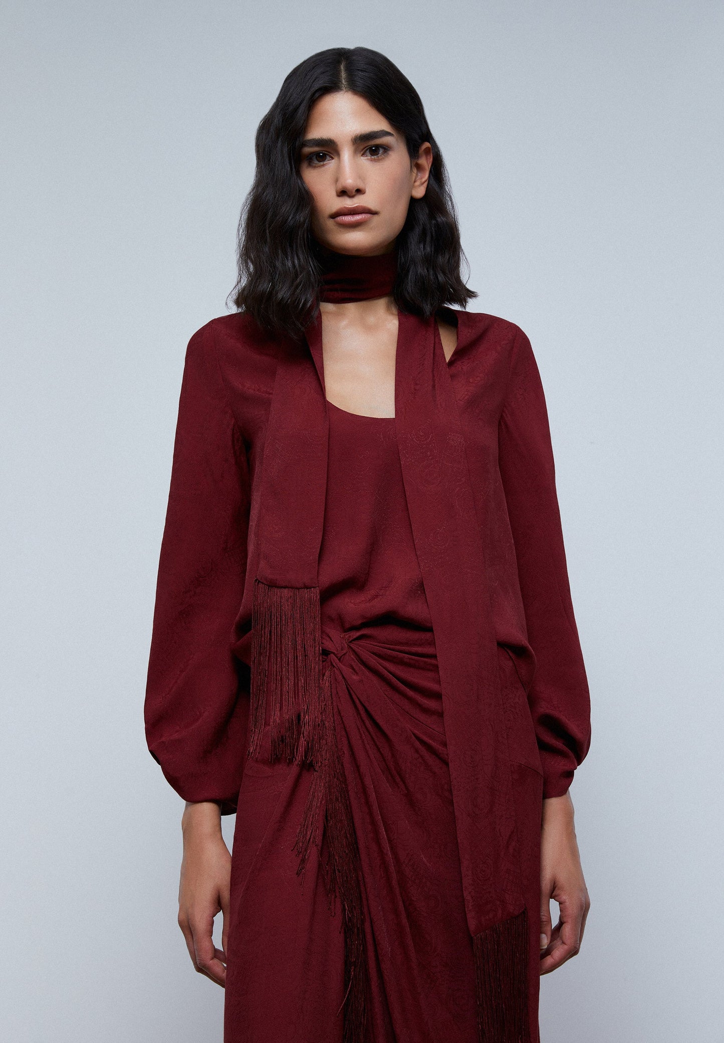 BLUSA EM JACQUARD COM LAÇO NA GOLA