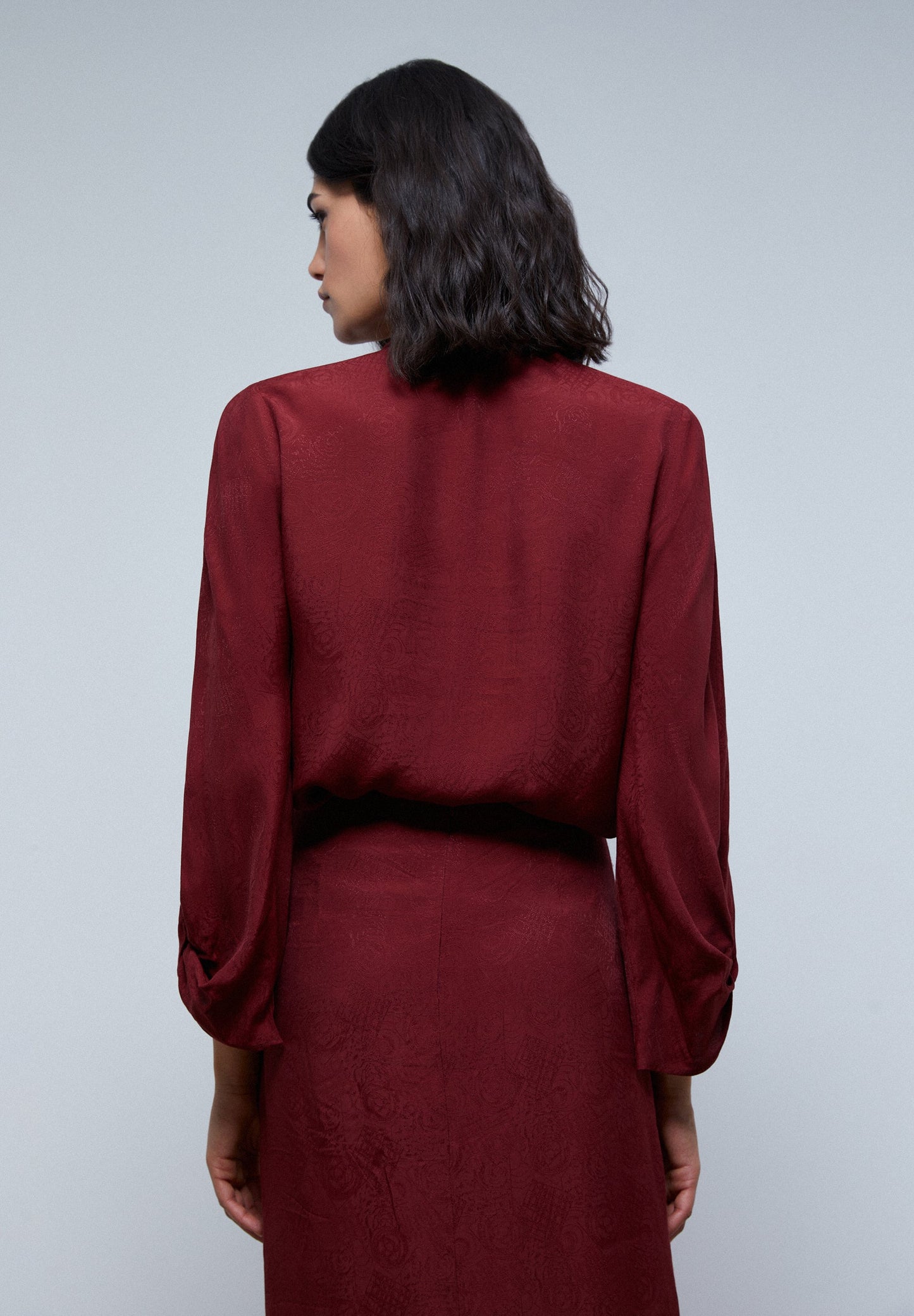 BLUSA EM JACQUARD COM LAÇO NA GOLA