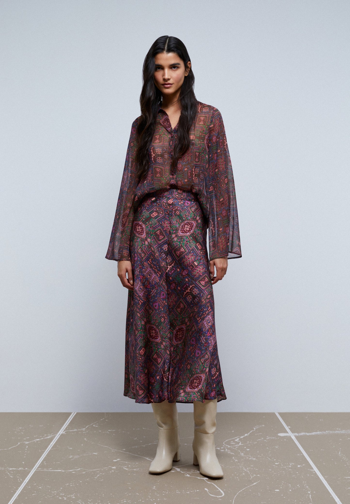 SAIA MIDI COM PADRÃO ÉTNICO