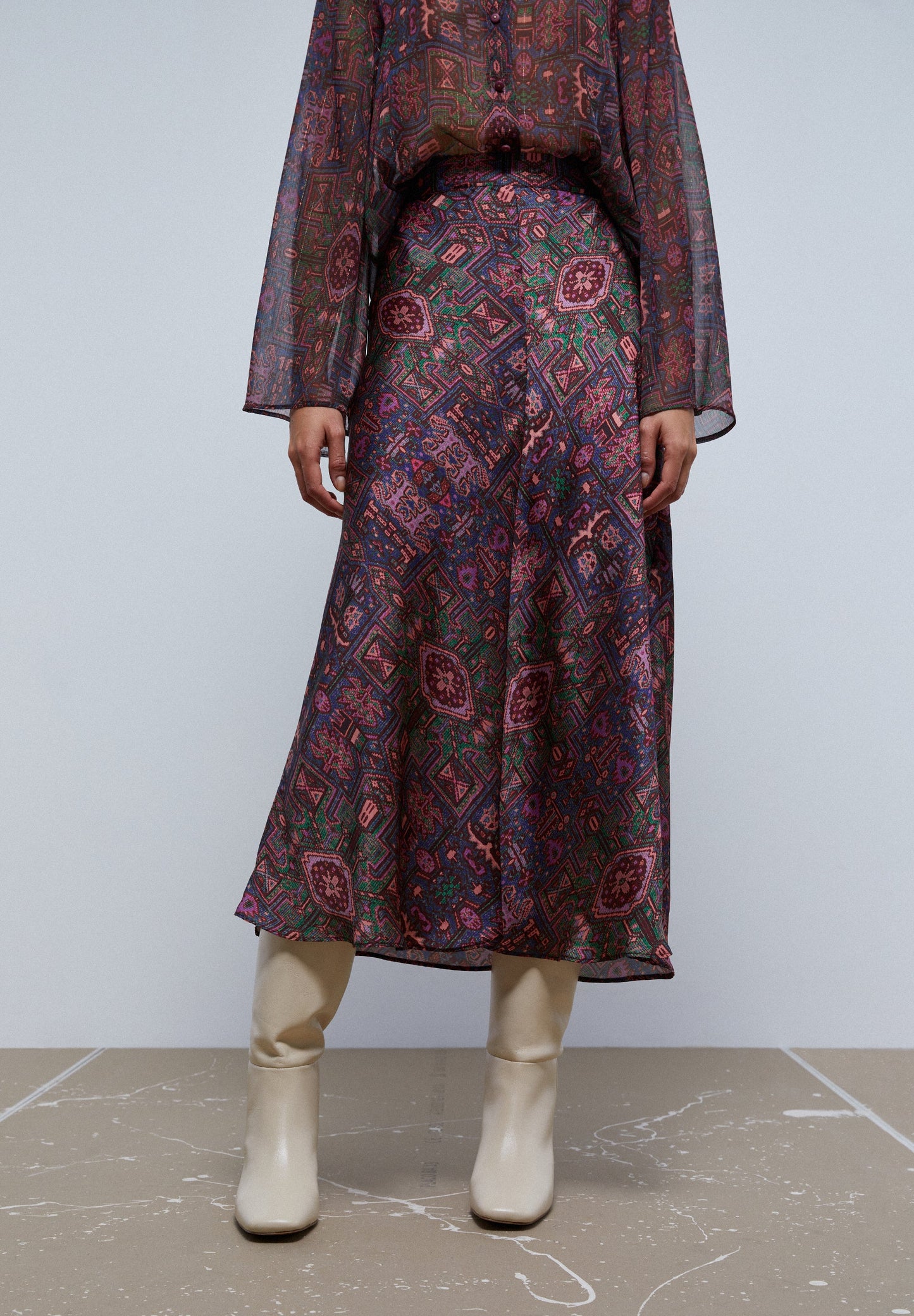 SAIA MIDI COM PADRÃO ÉTNICO