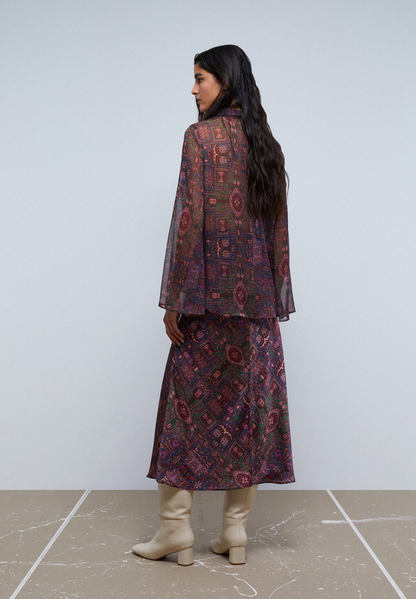 SAIA MIDI COM PADRÃO ÉTNICO