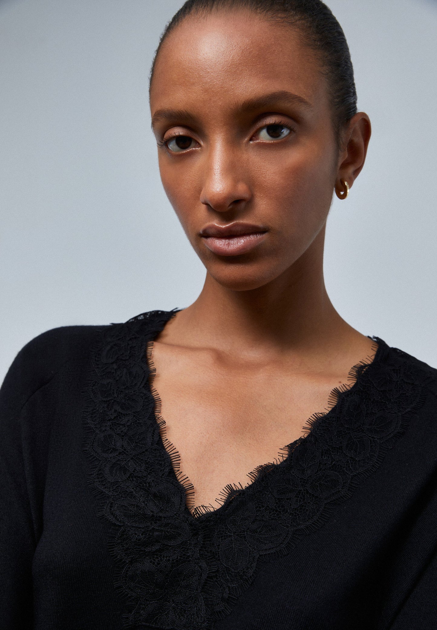 SWEATER COM PORMENOR DE RENDA