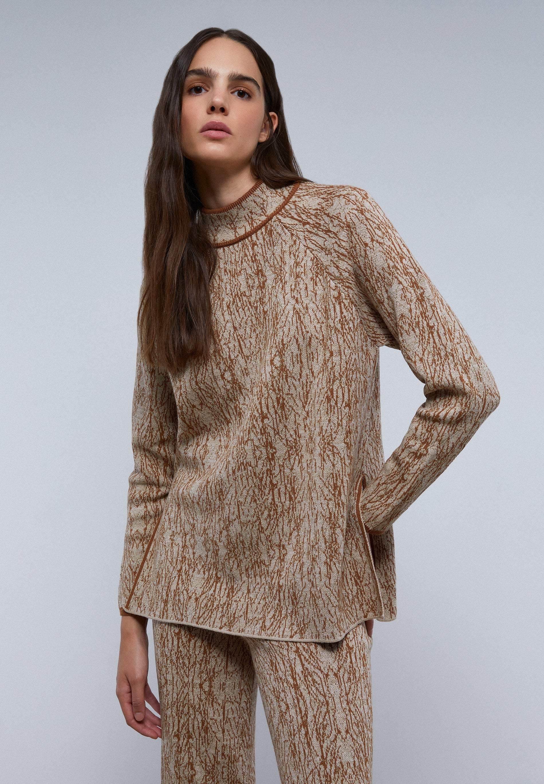 SWEATER DE MALHA COM ABERTURAS LATERAIS