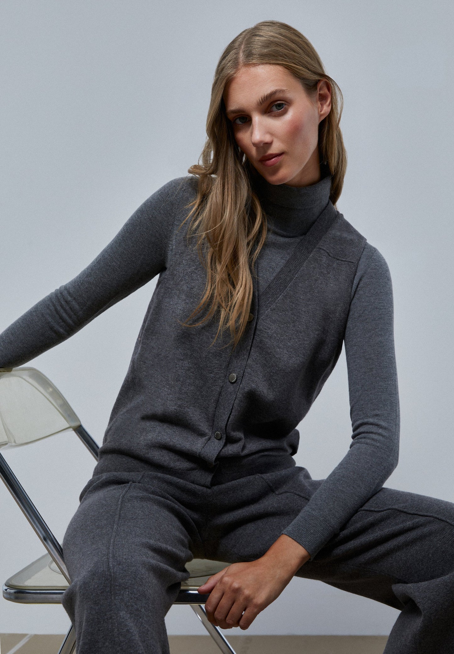 COLETE DE MALHA COM BOTÕES