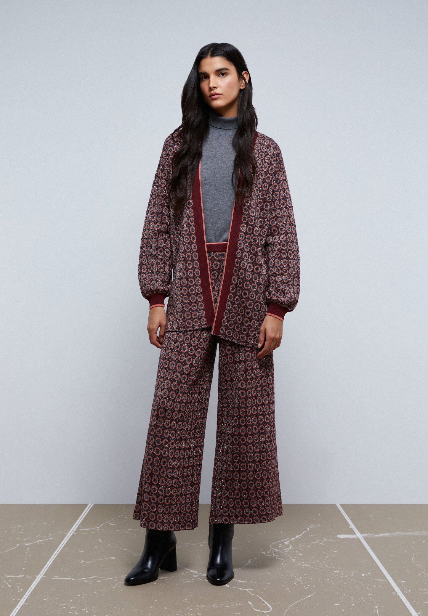 CALÇAS ANKLE FLARE DE MALHA COM FIO METALIZADO