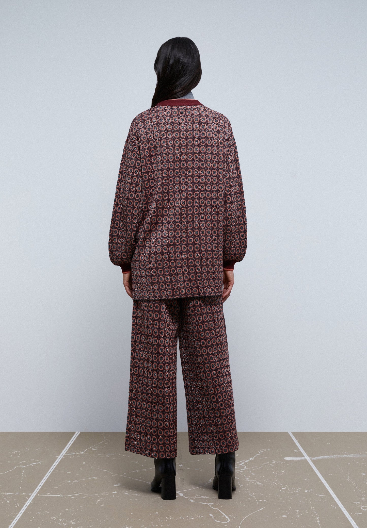 CALÇAS ANKLE FLARE DE MALHA COM FIO METALIZADO