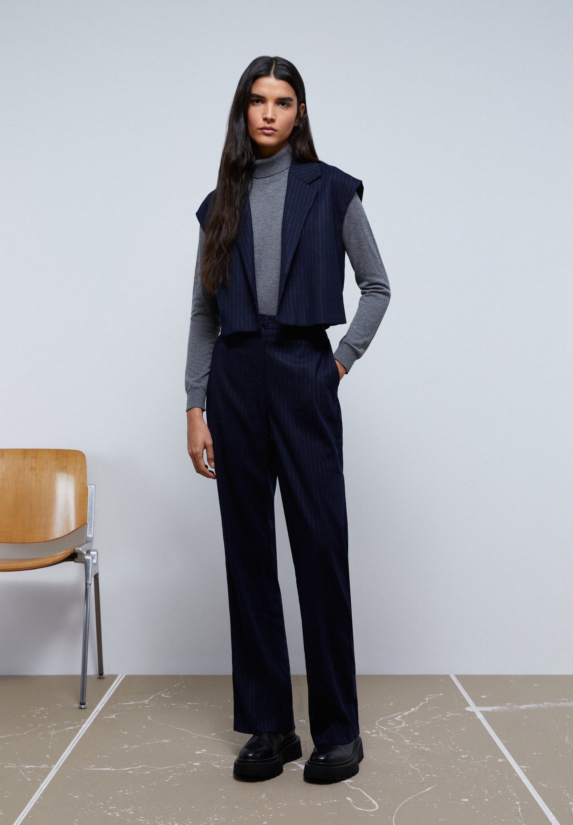 CALÇAS DIREITAS COM RISCA DIPLOMÁTICA