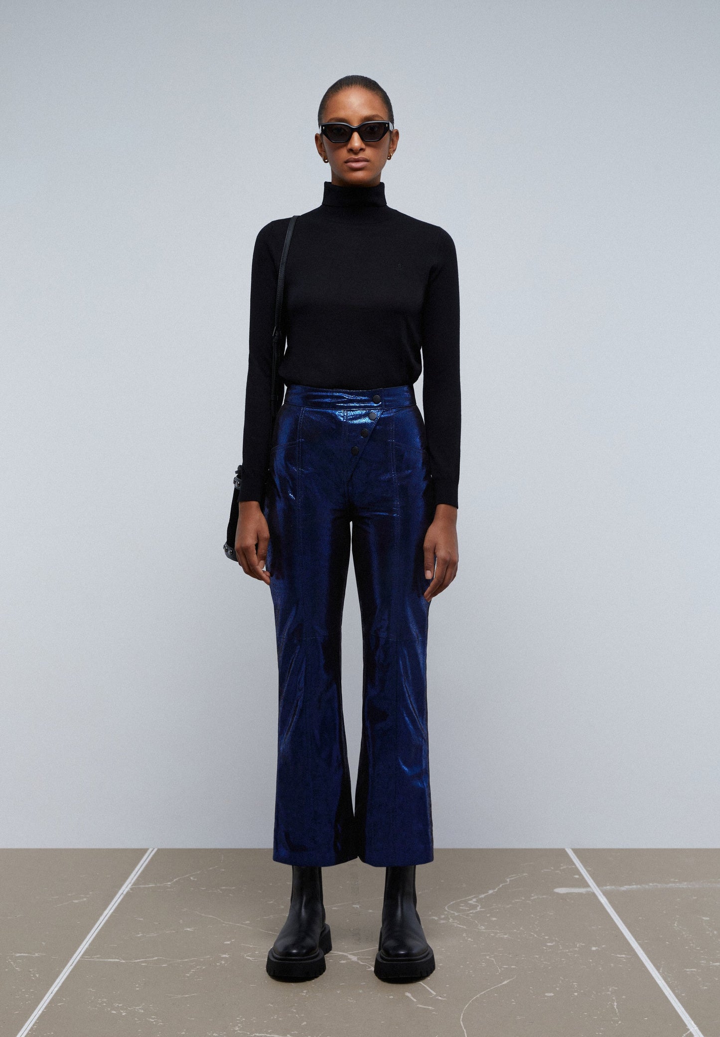 CALÇAS BOCA DE SINO METALIZADAS