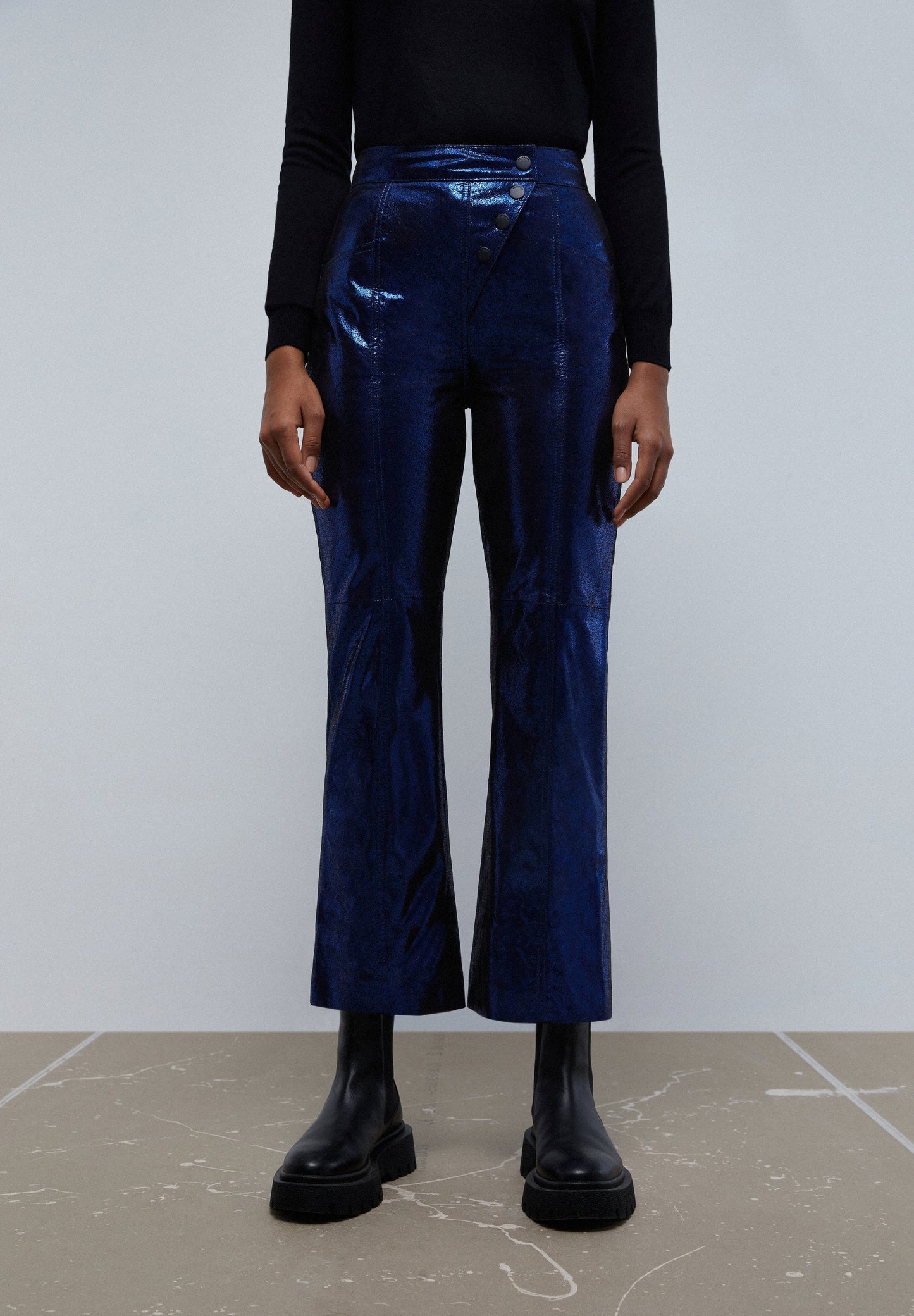 CALÇAS BOCA DE SINO METALIZADAS