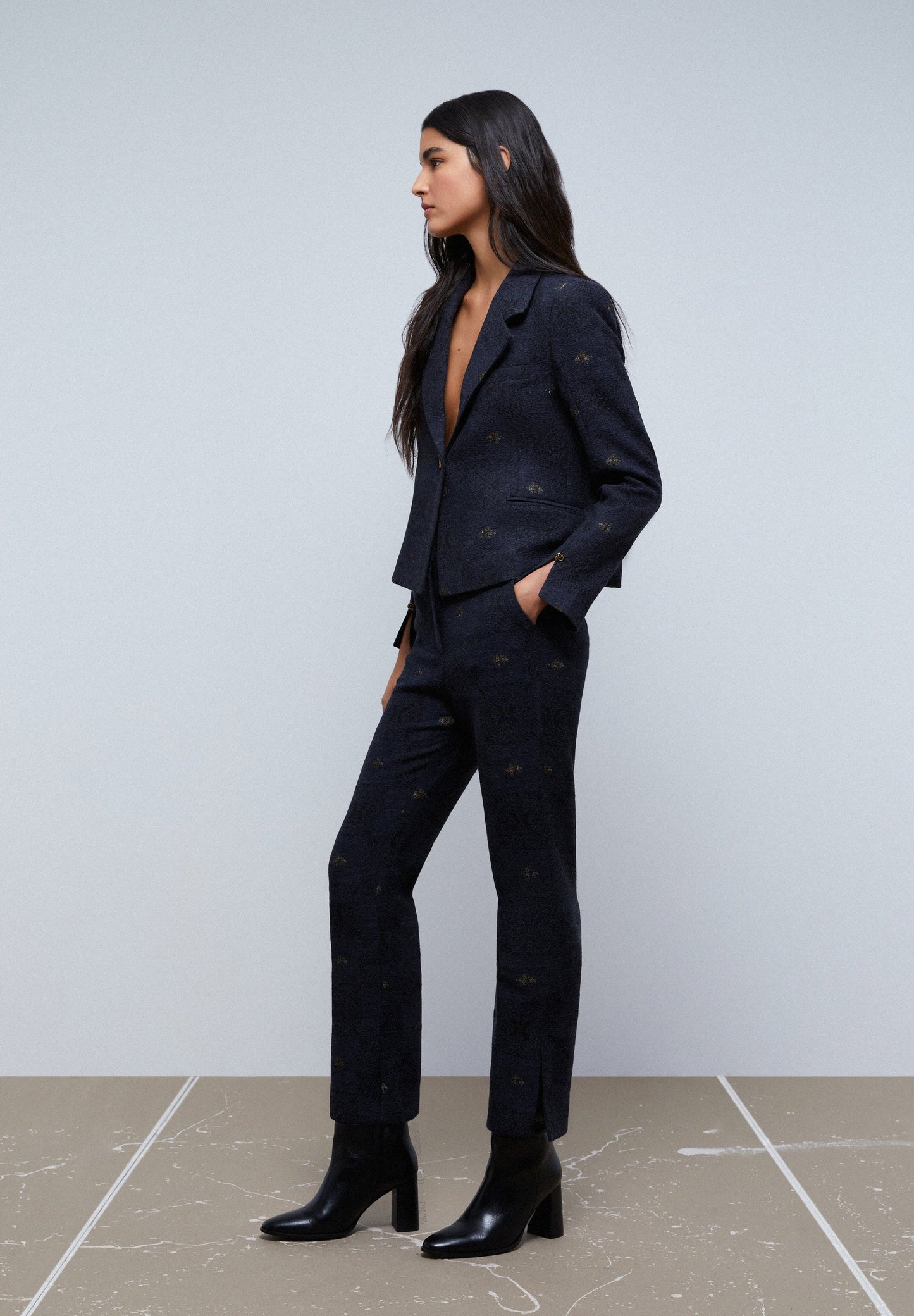 CALÇAS BOCA DE SINO COM MOTIVOS