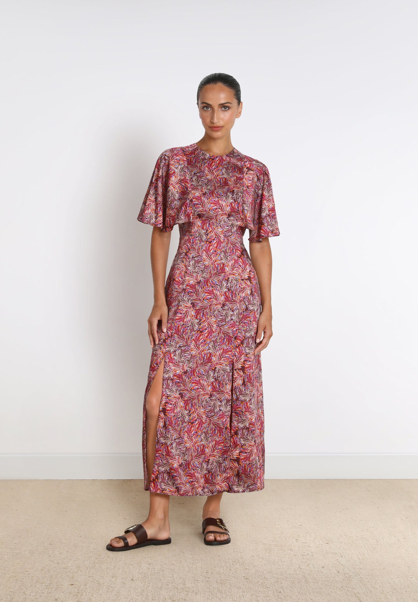 VESTIDO COM ABERTURA ATRÁS