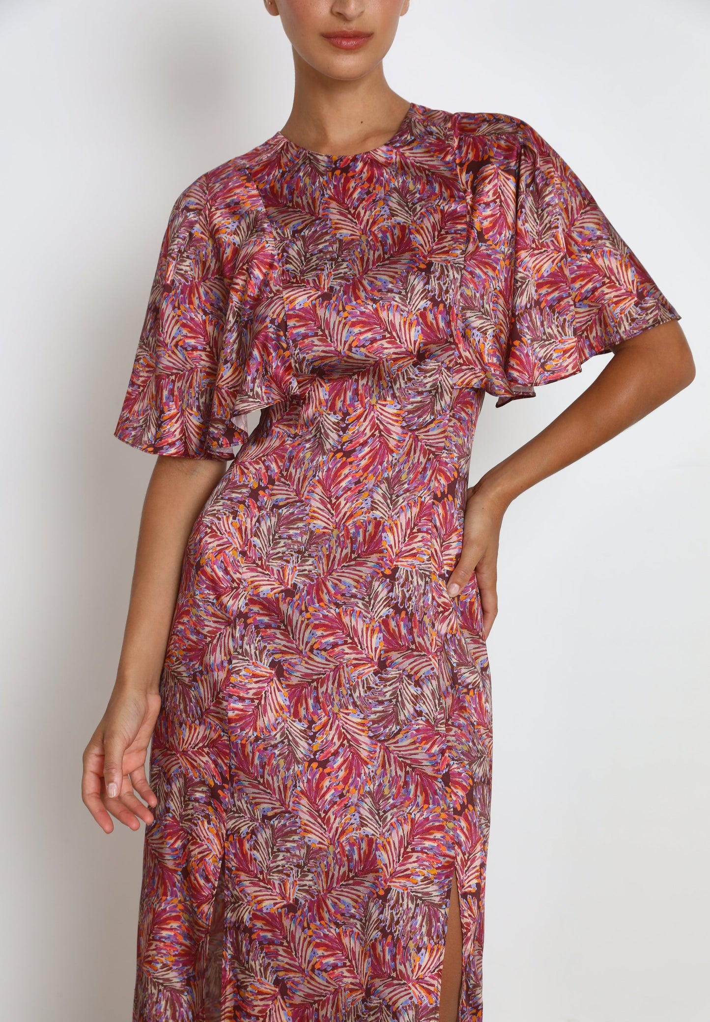 VESTIDO COM ABERTURA ATRÁS