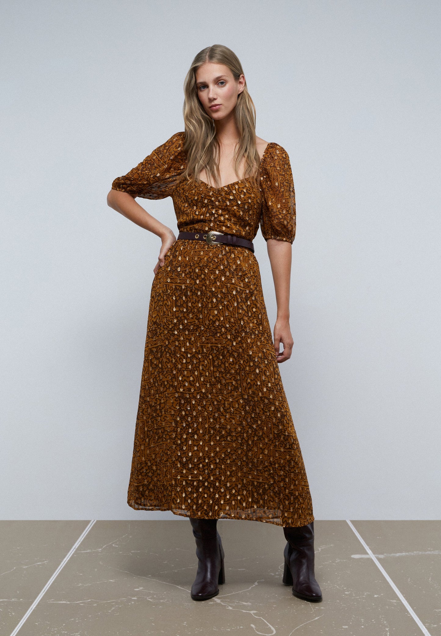 VESTIDO MIDI COM PORMENOR DE FRANZIDO NO PEITO