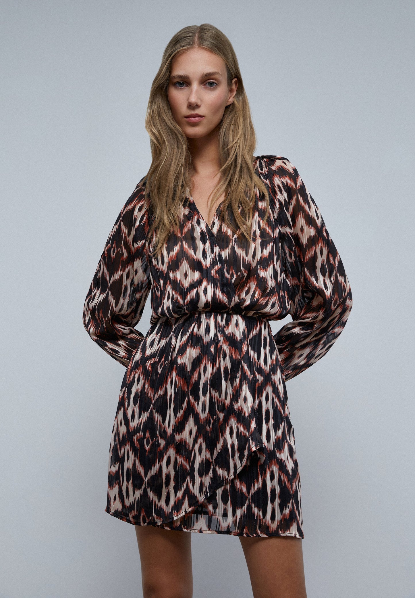 MINIVESTIDO COM PADRÃO CRUZADO