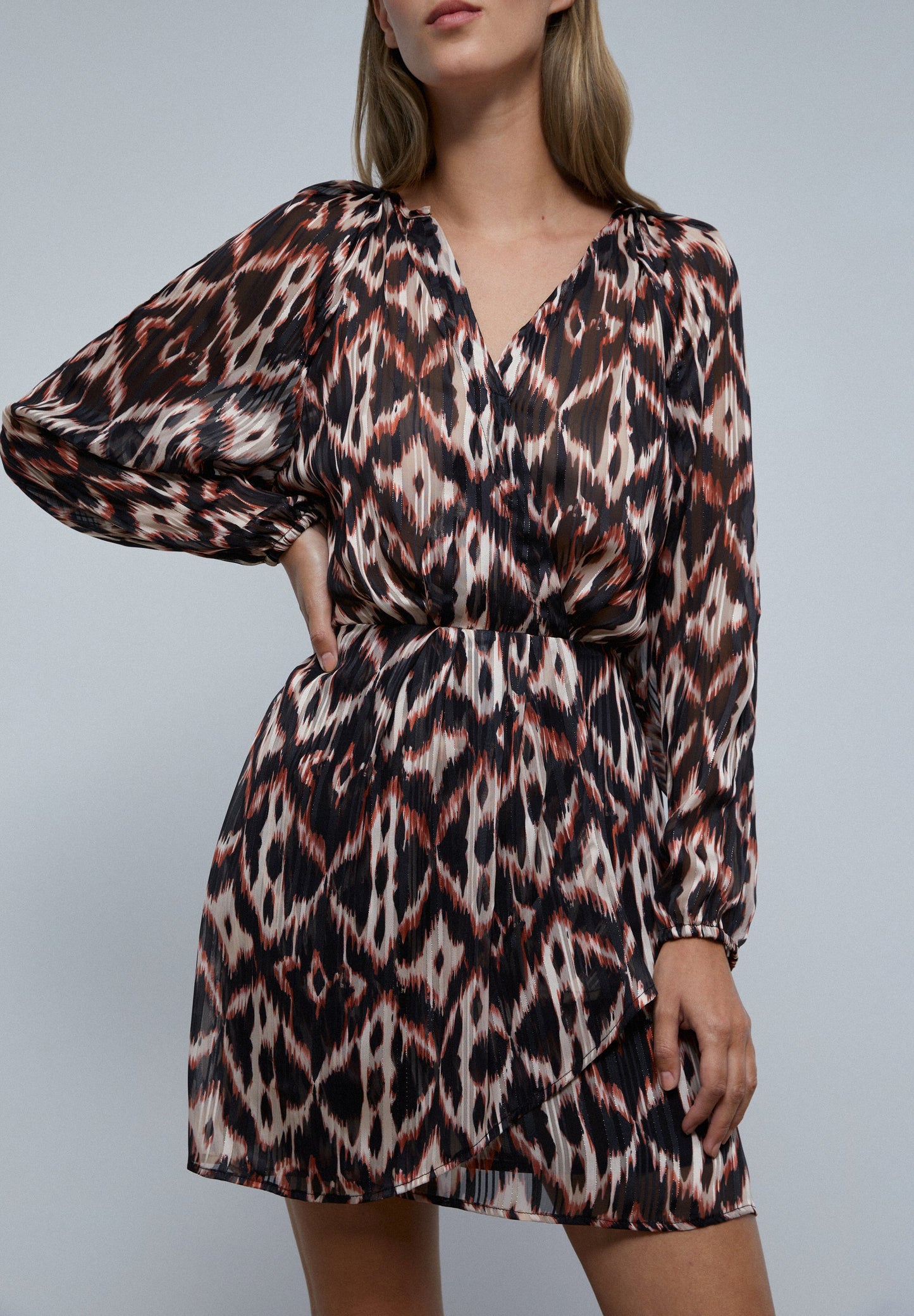 MINIVESTIDO COM PADRÃO CRUZADO