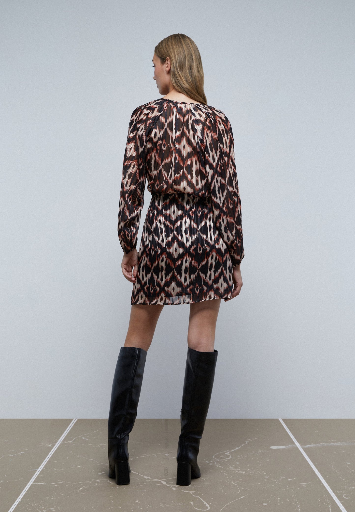 MINIVESTIDO COM PADRÃO CRUZADO