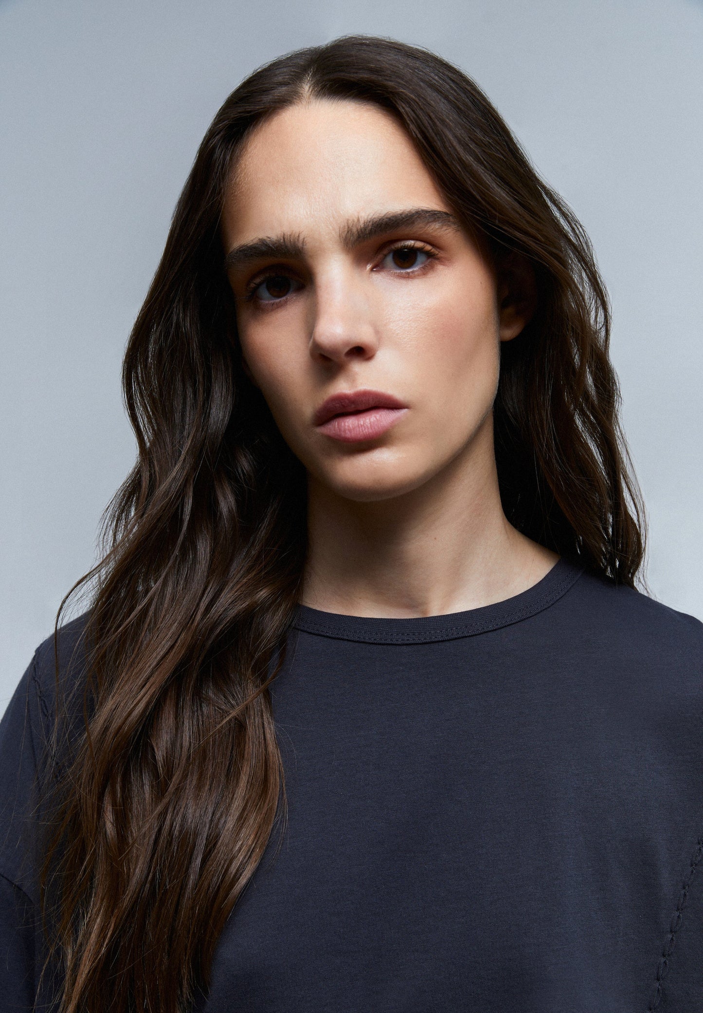 T-SHIRT COM COSTURA À FRENTE