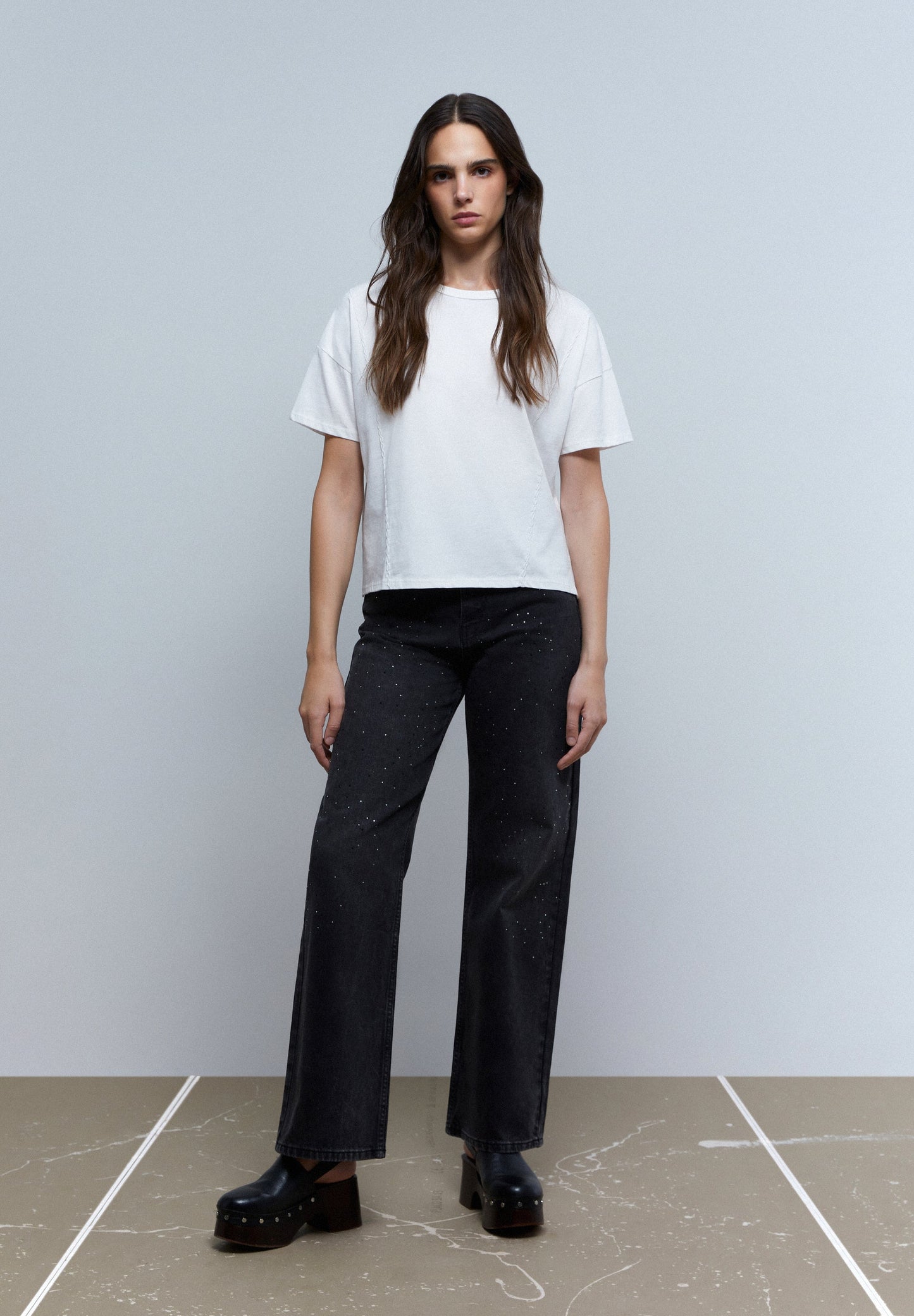 T-SHIRT COM COSTURA À FRENTE