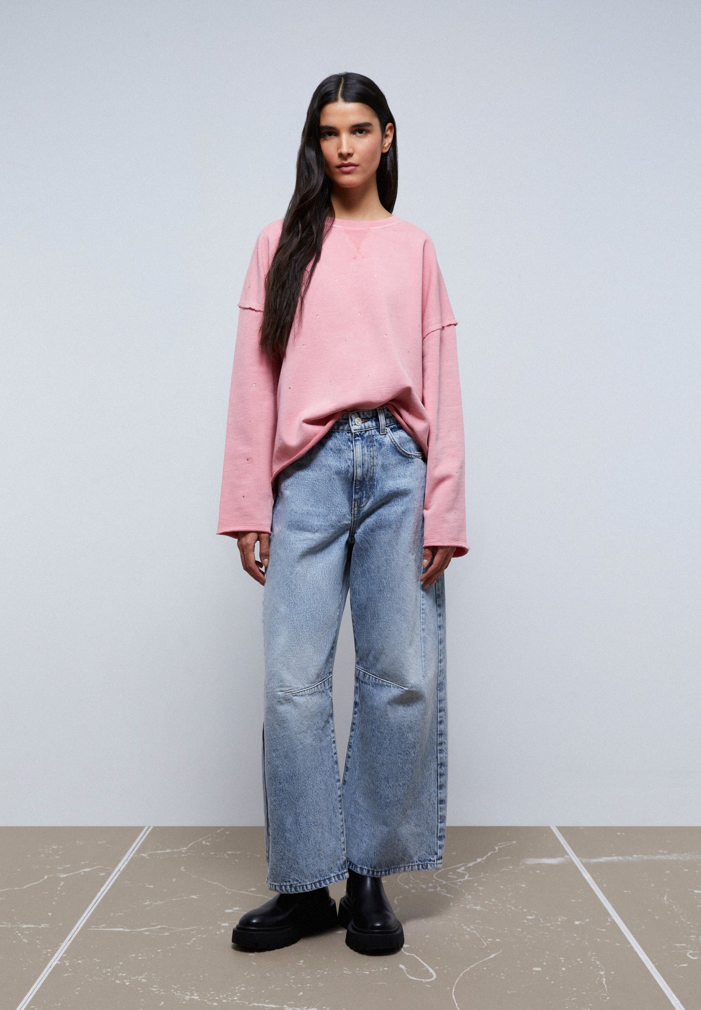 SWEATSHIRT COM PORMENOR DE CRISTAIS