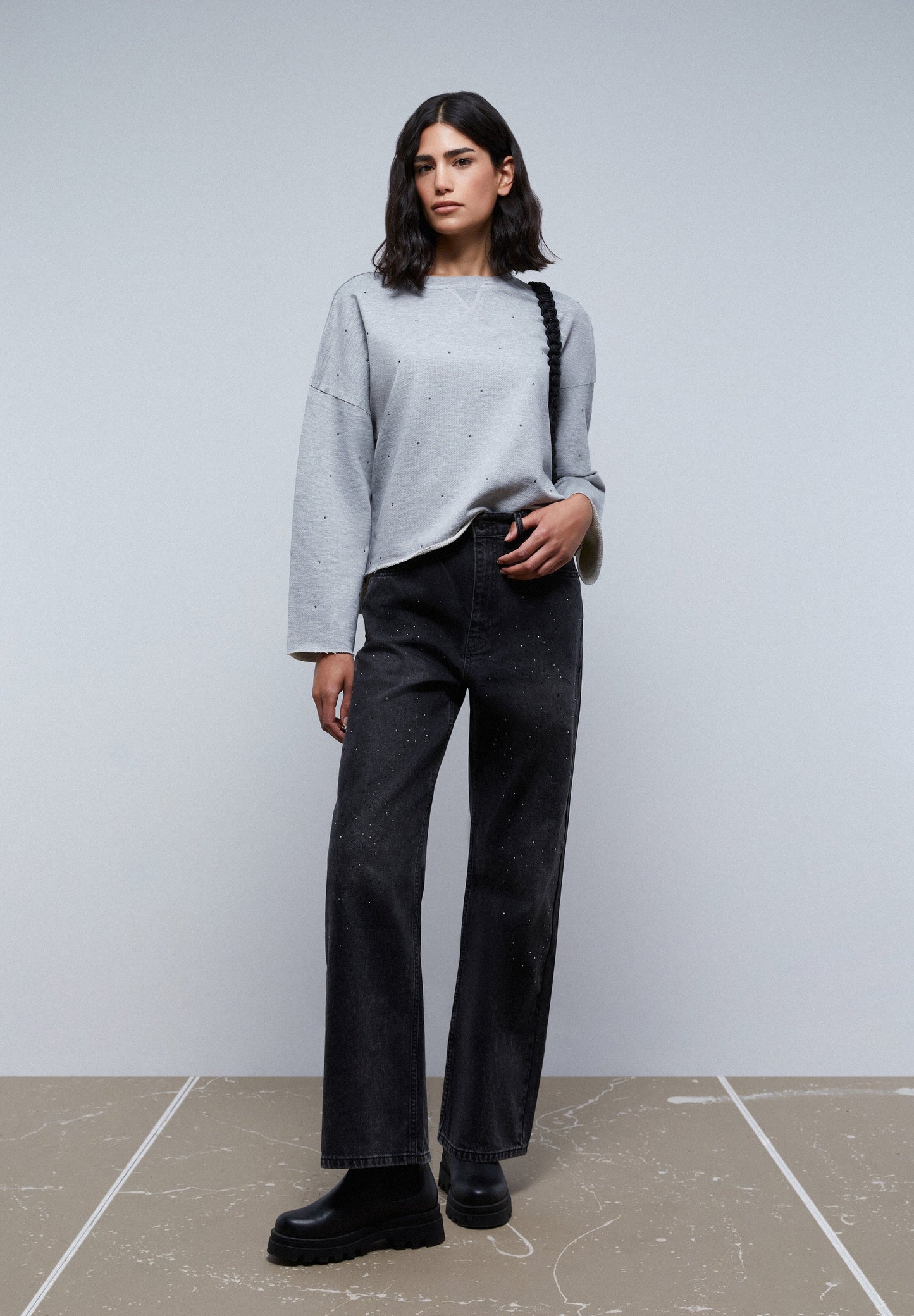 SWEATSHIRT COM PORMENOR DE CRISTAIS