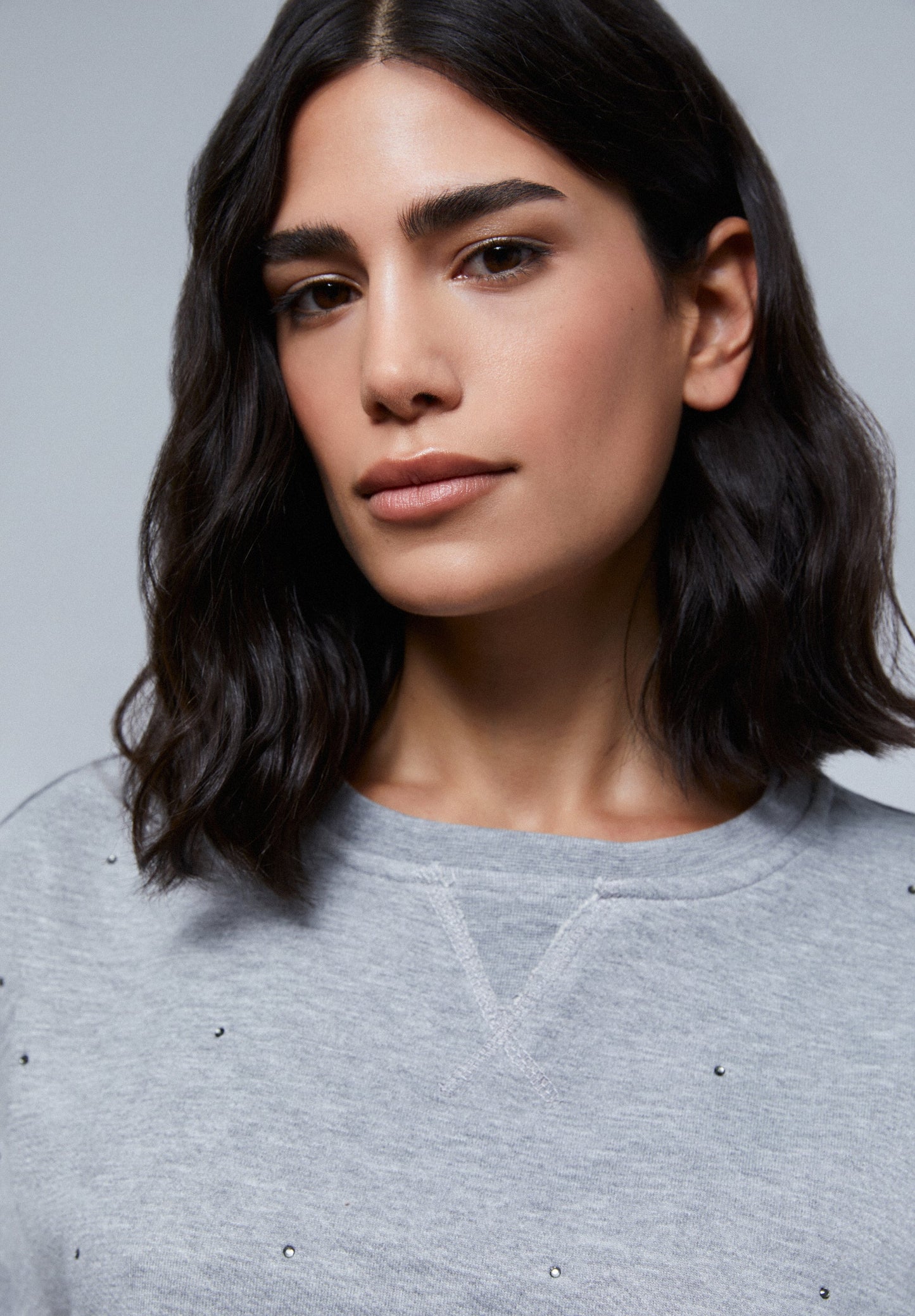 SWEATSHIRT COM PORMENOR DE CRISTAIS