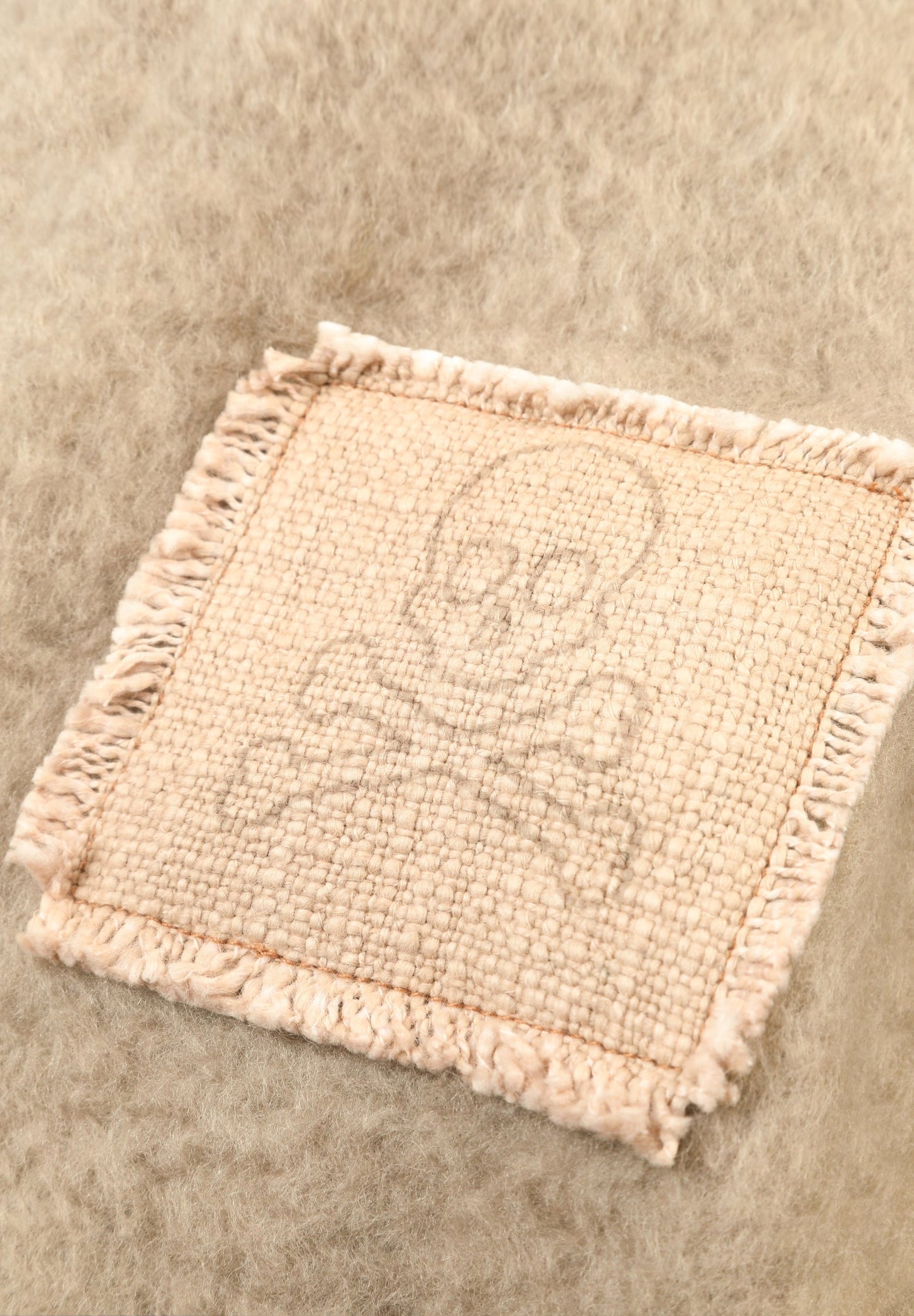 CACHECOL COM PORMENOR DE REMENDO COM SKULL