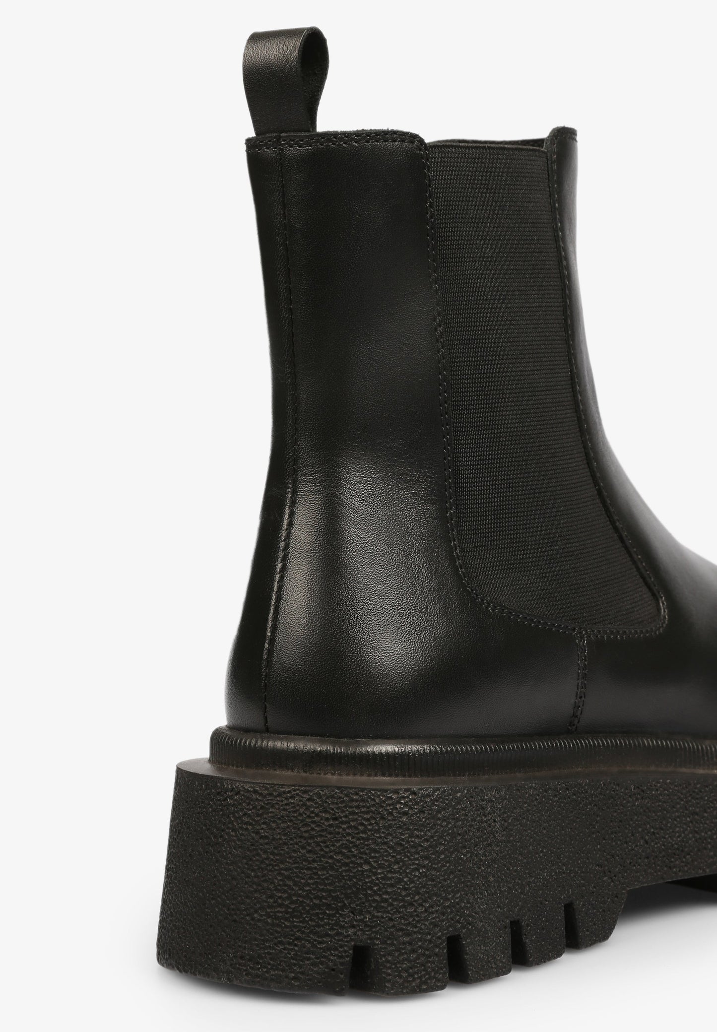 BOTAS CURTAS COM SOLA COM RASTO