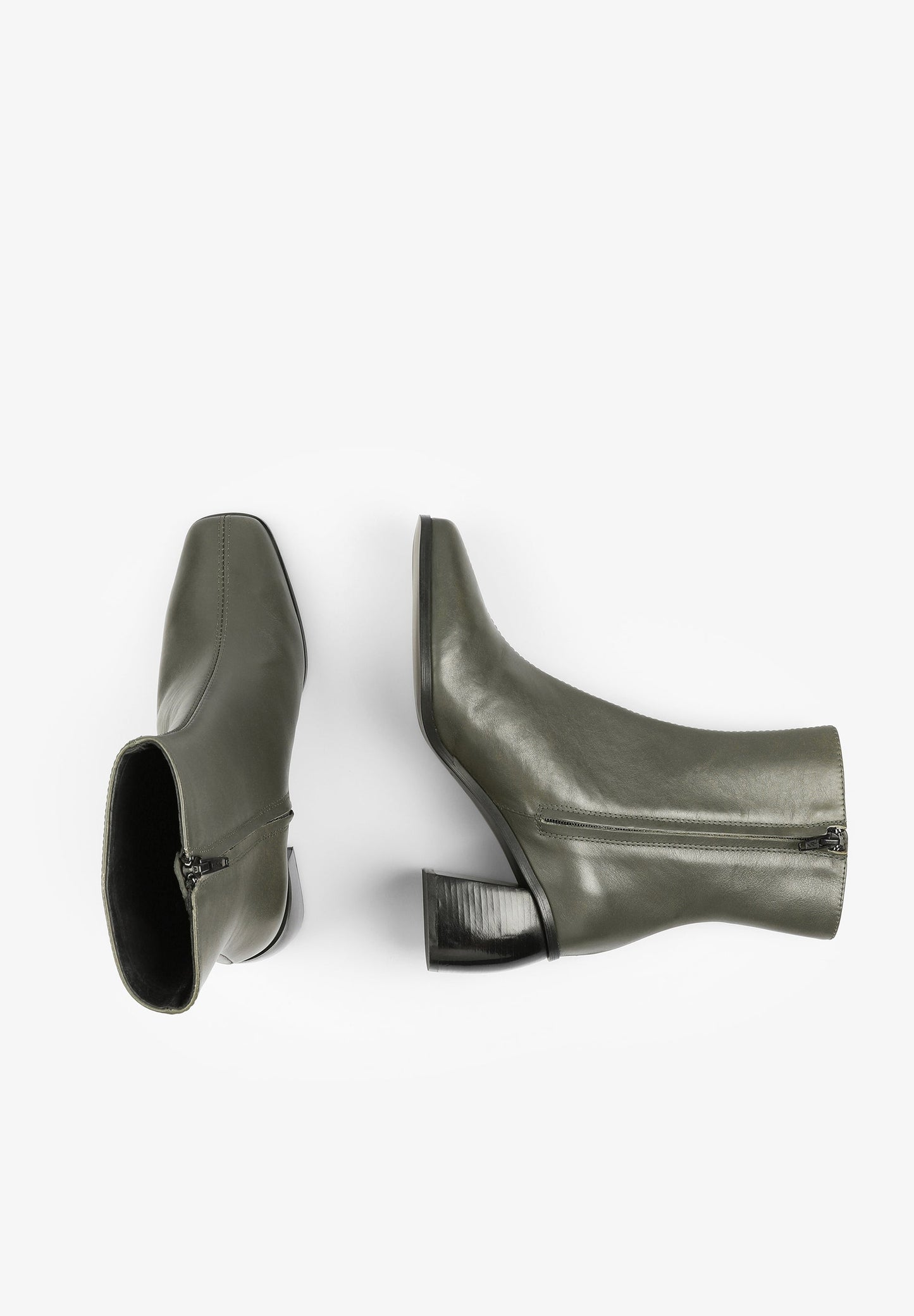 BOTINS DE TACÃO COM PORMENOR DE COSTURA