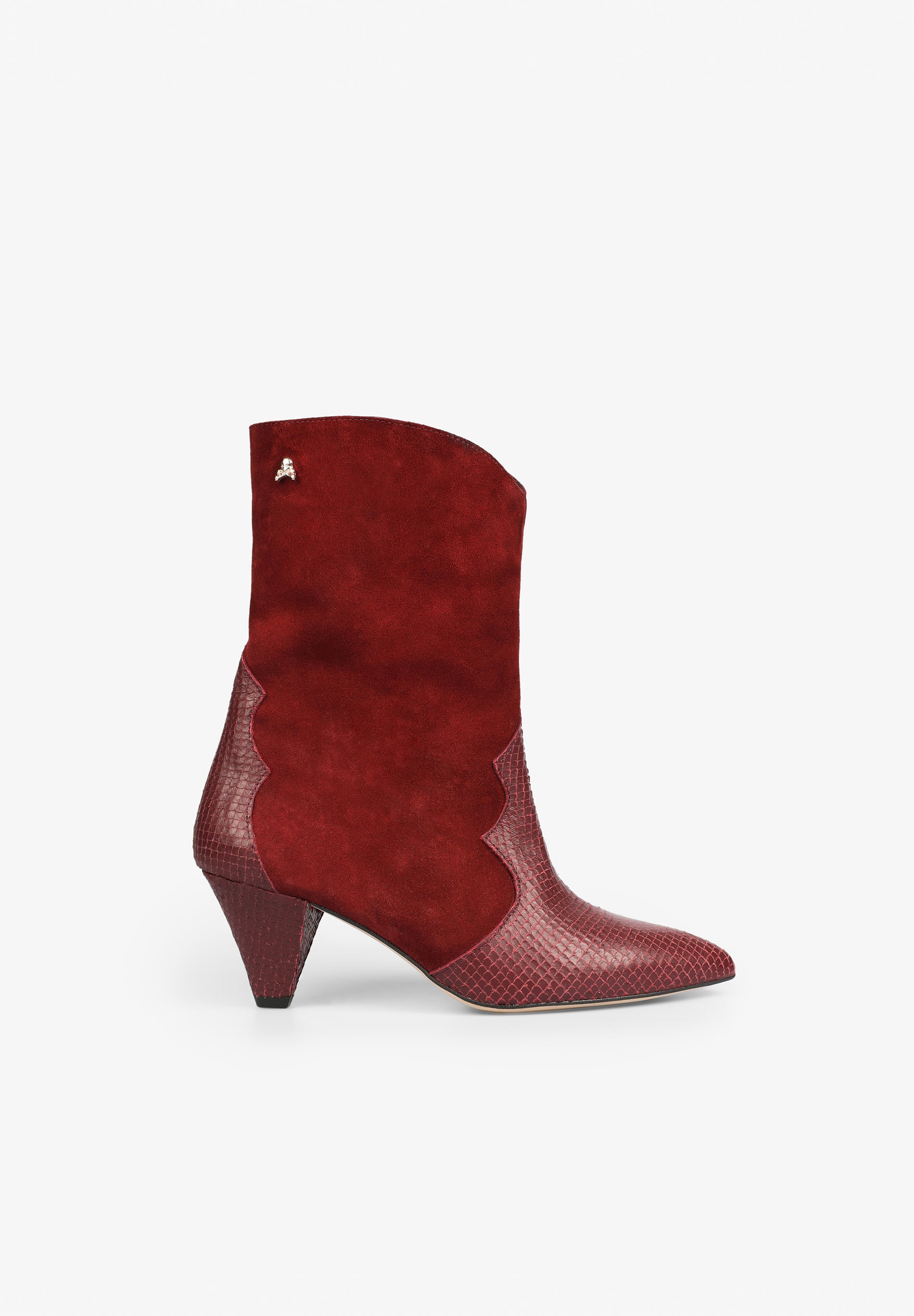 BOTAS COWBOY COM TACÃO EM BICO