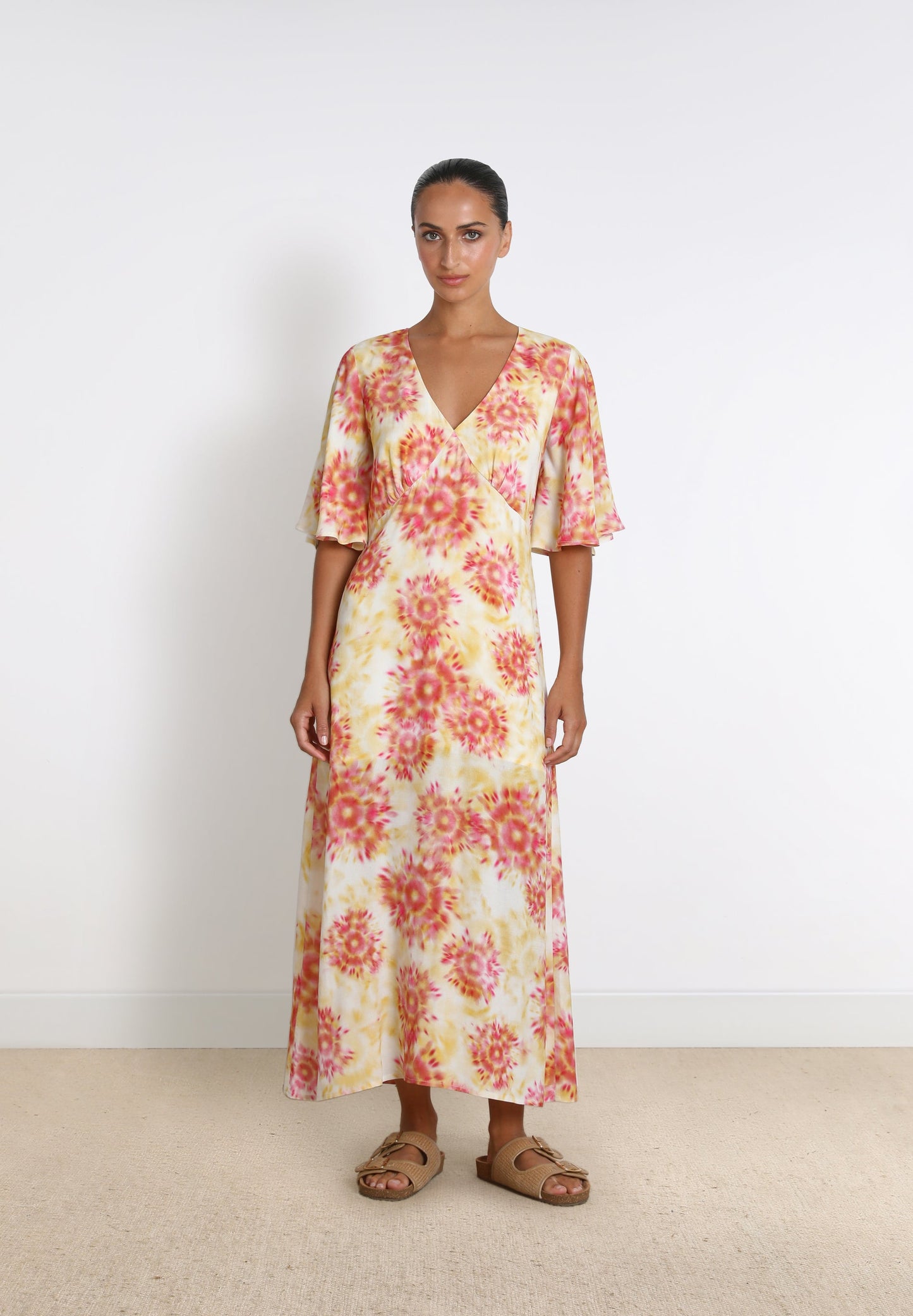 VESTIDO ACETINADO COM PORMENOR ATRÁS