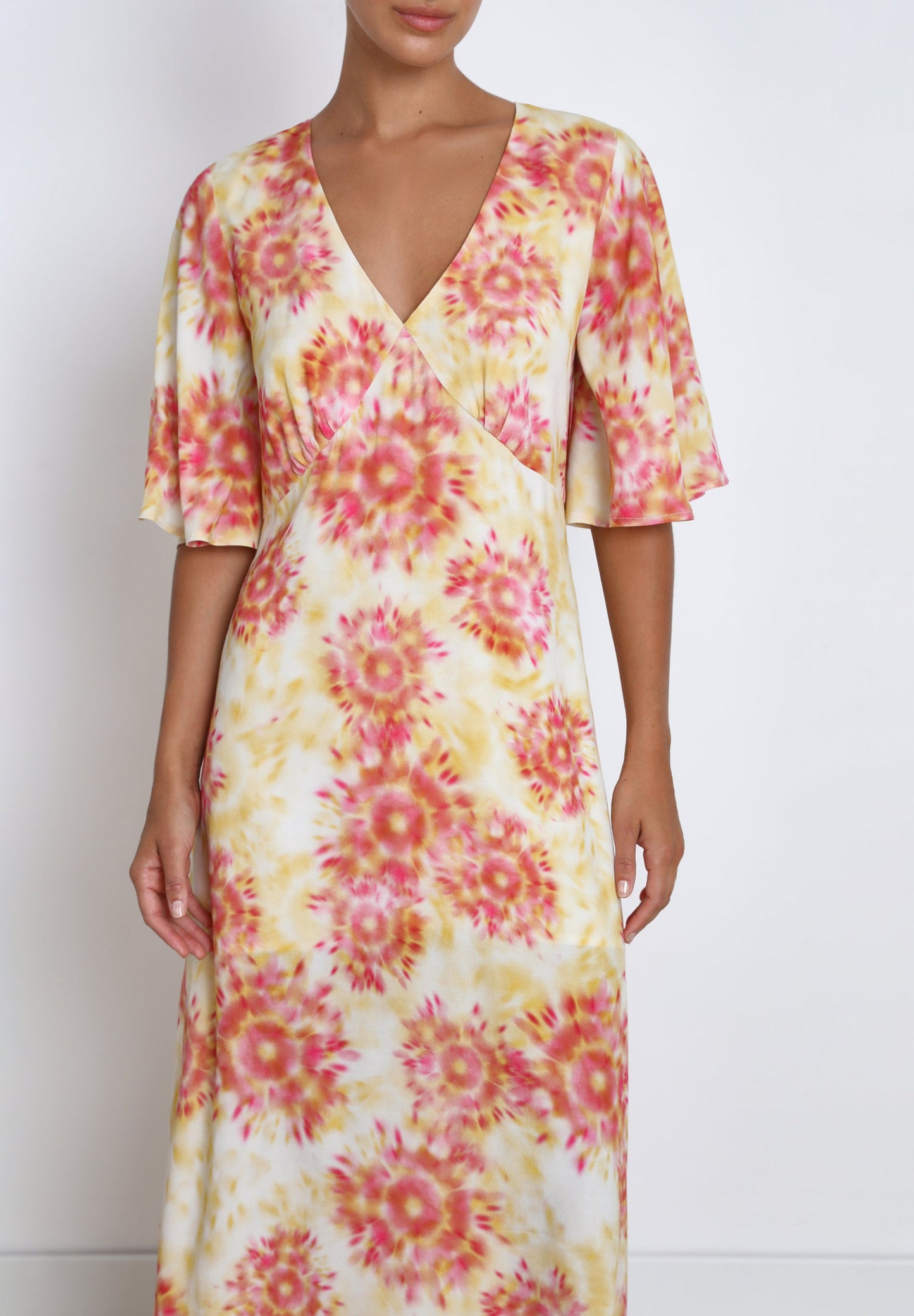 VESTIDO ACETINADO COM PORMENOR ATRÁS