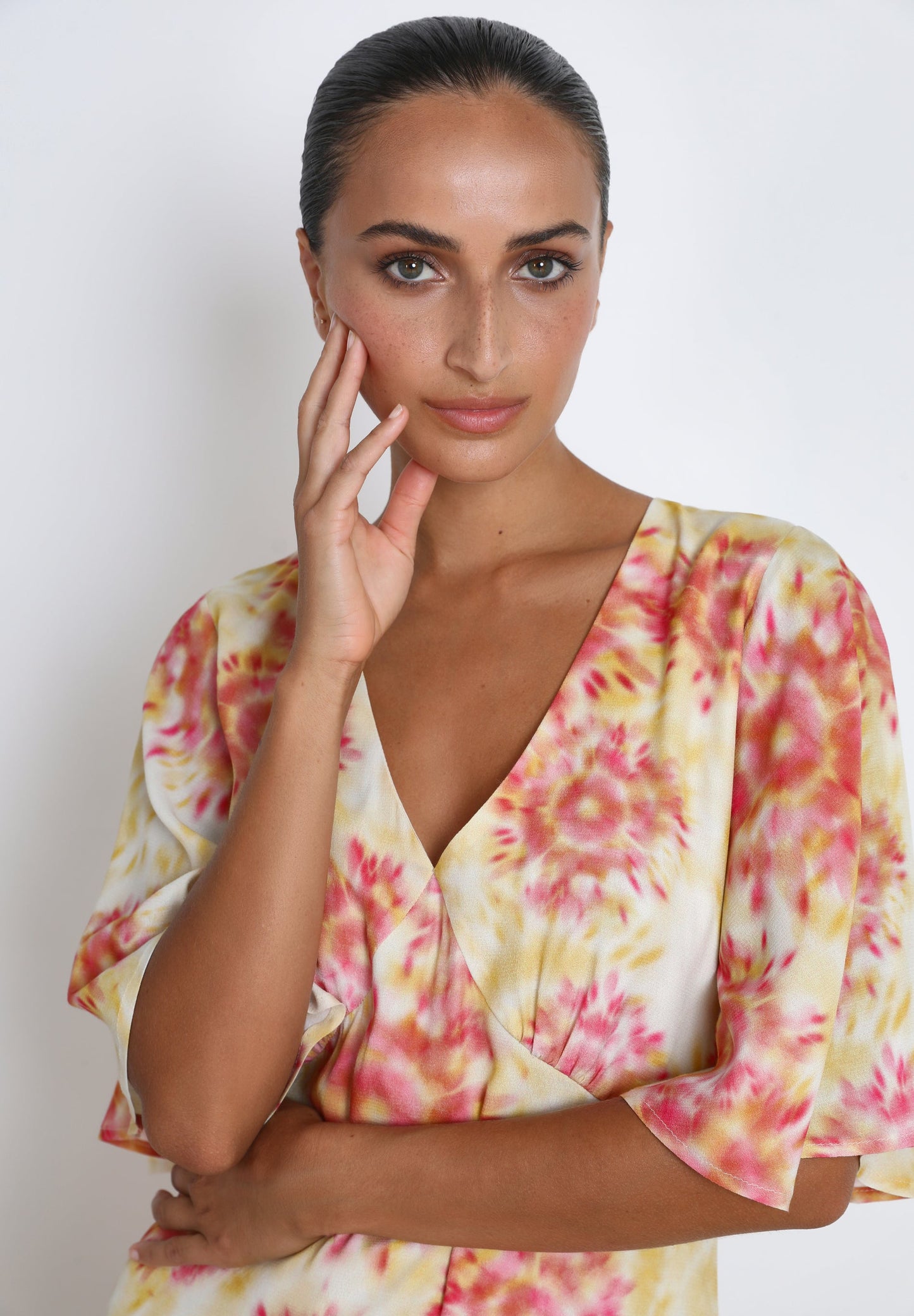 VESTIDO ACETINADO COM PORMENOR ATRÁS