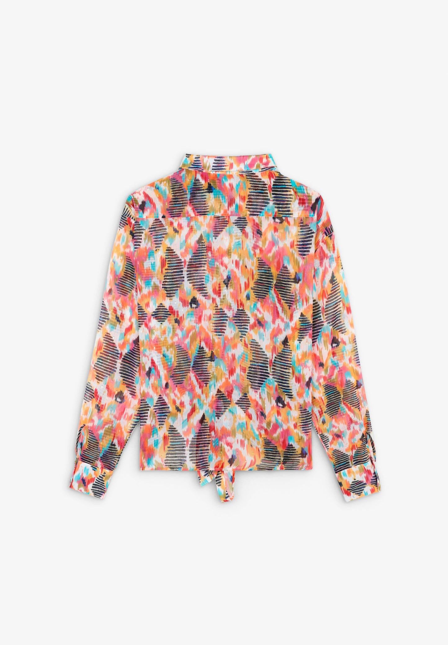 CAMISA COM PADRÃO E NÓ