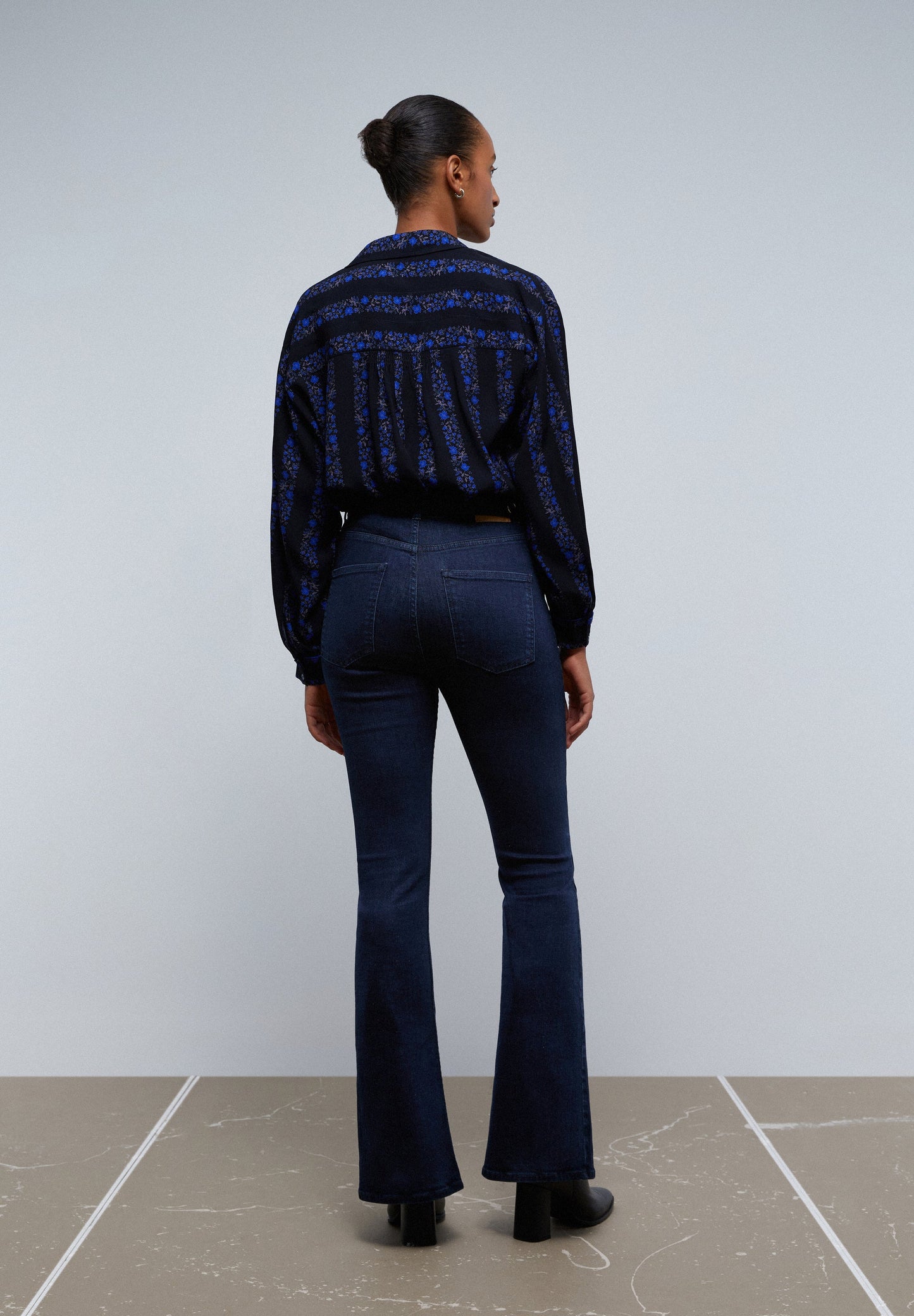 JEANS BOOTCUT COM ABERTURAS