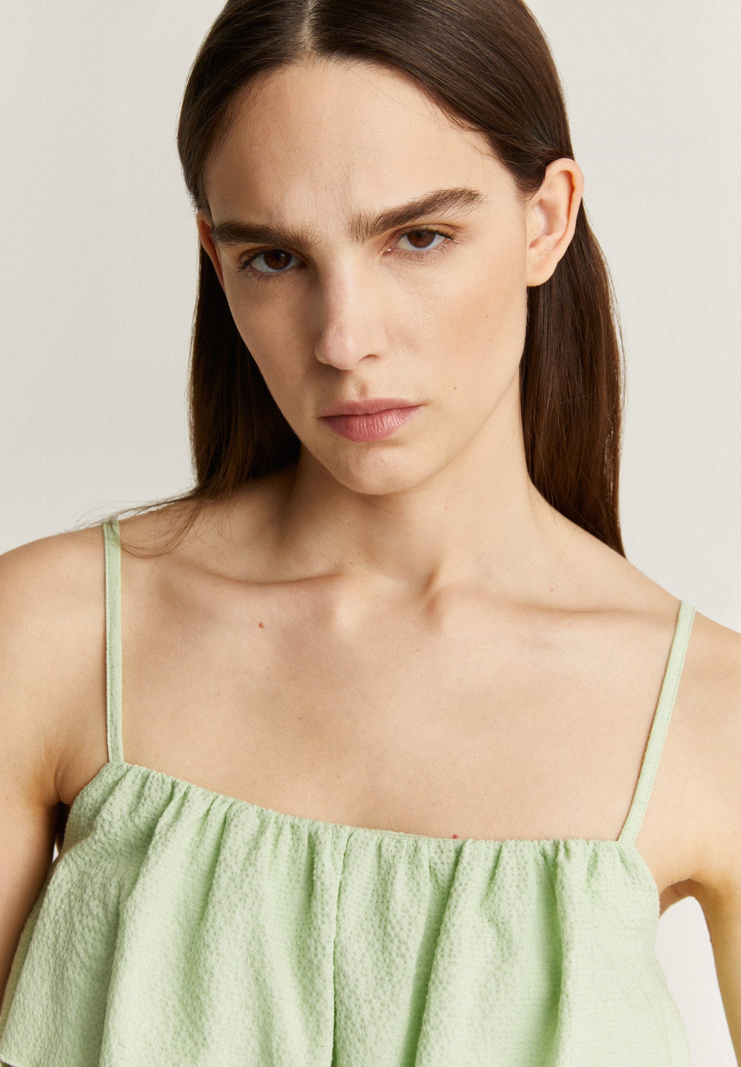 TOP CROPPED COM FOLHOS